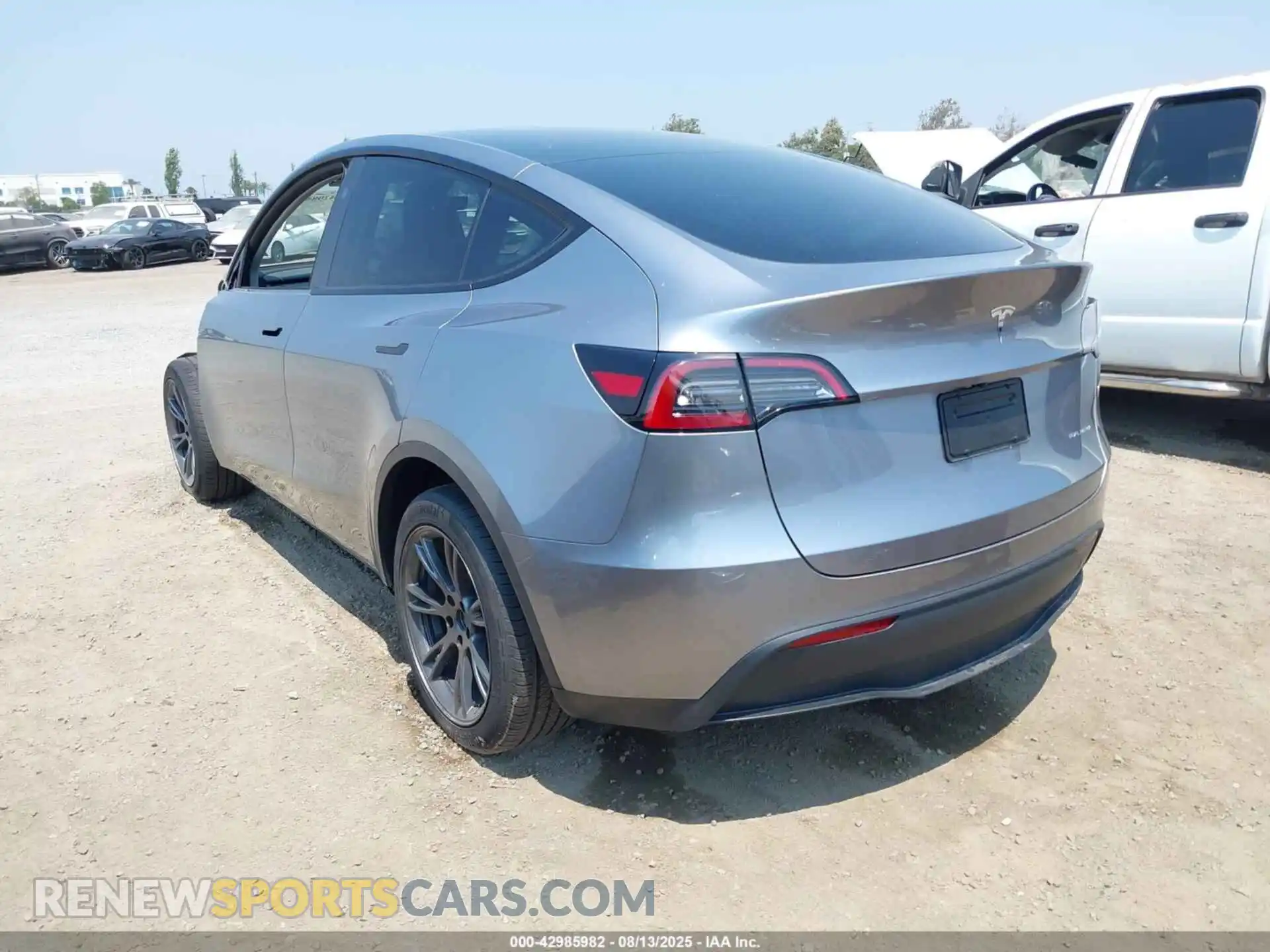 3 Photograph of a damaged car 7SAYGDEE6RA300764 TESLA MODEL Y 2024