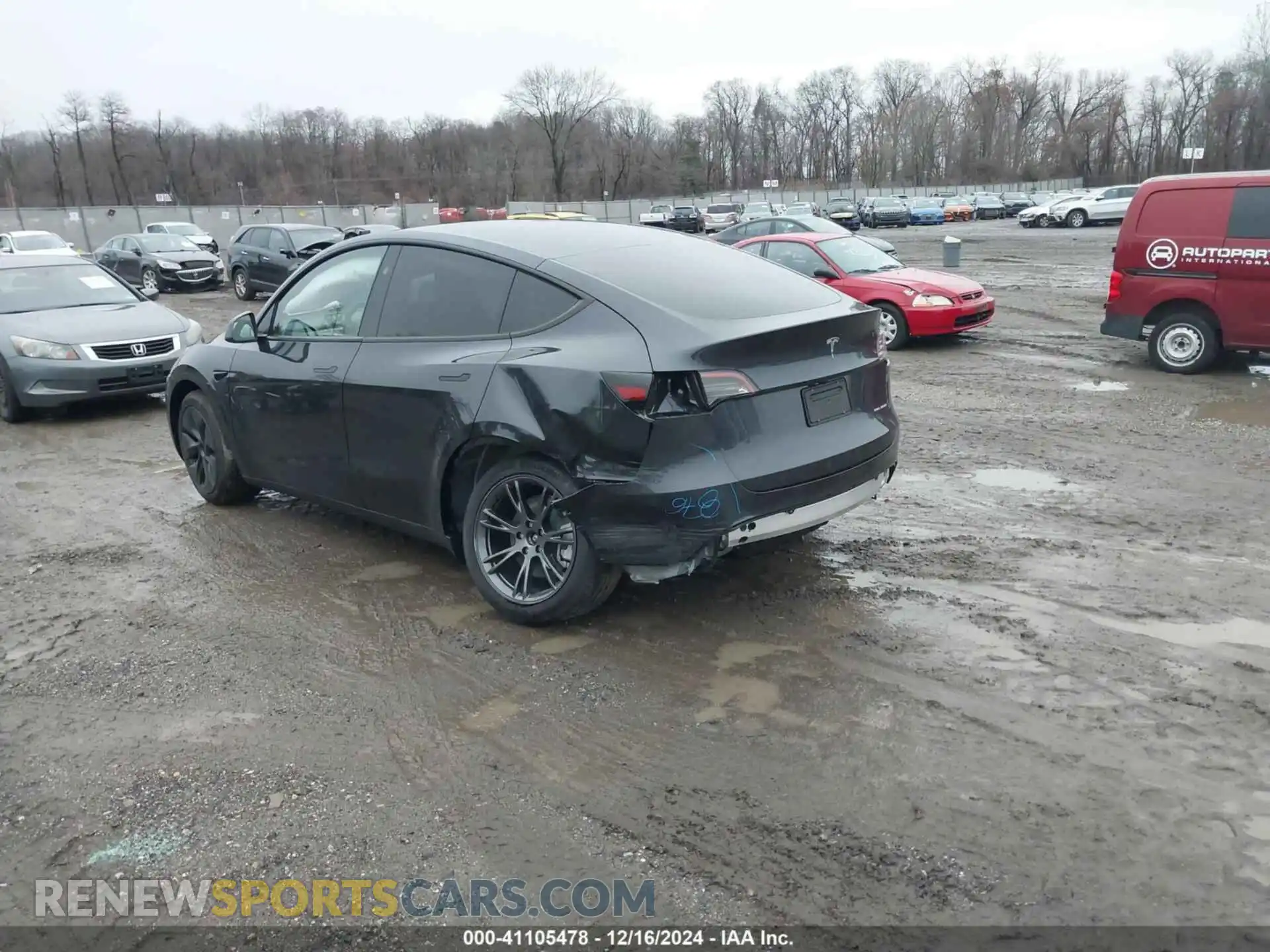 3 Photograph of a damaged car 7SAYGDEE6RA329410 TESLA MODEL Y 2024