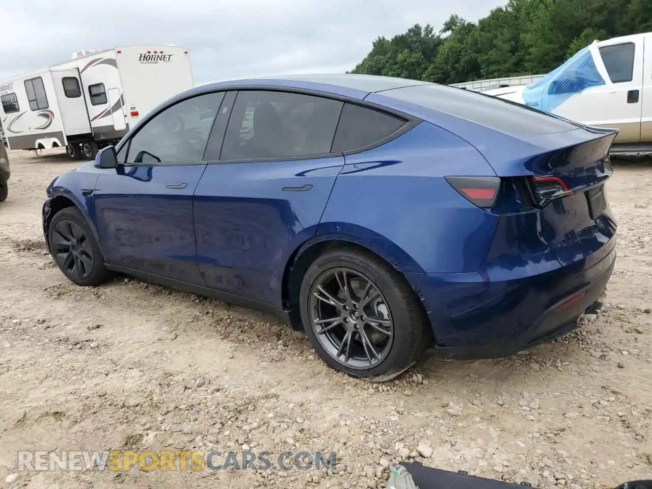 2 Photograph of a damaged car 7SAYGDEE6RA332632 TESLA MODEL Y 2024