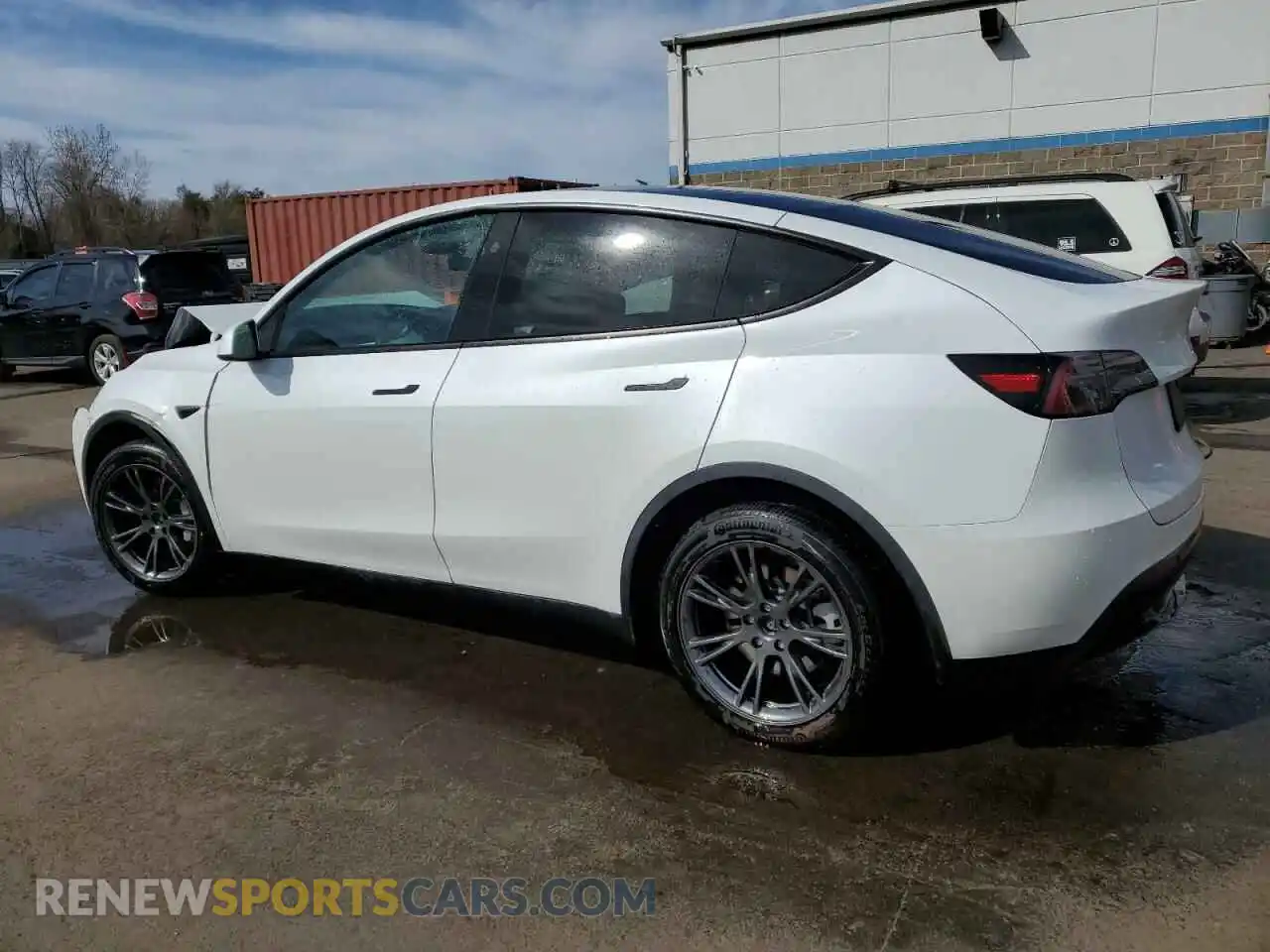 2 Photograph of a damaged car 7SAYGDEE6RF149685 TESLA MODEL Y 2024