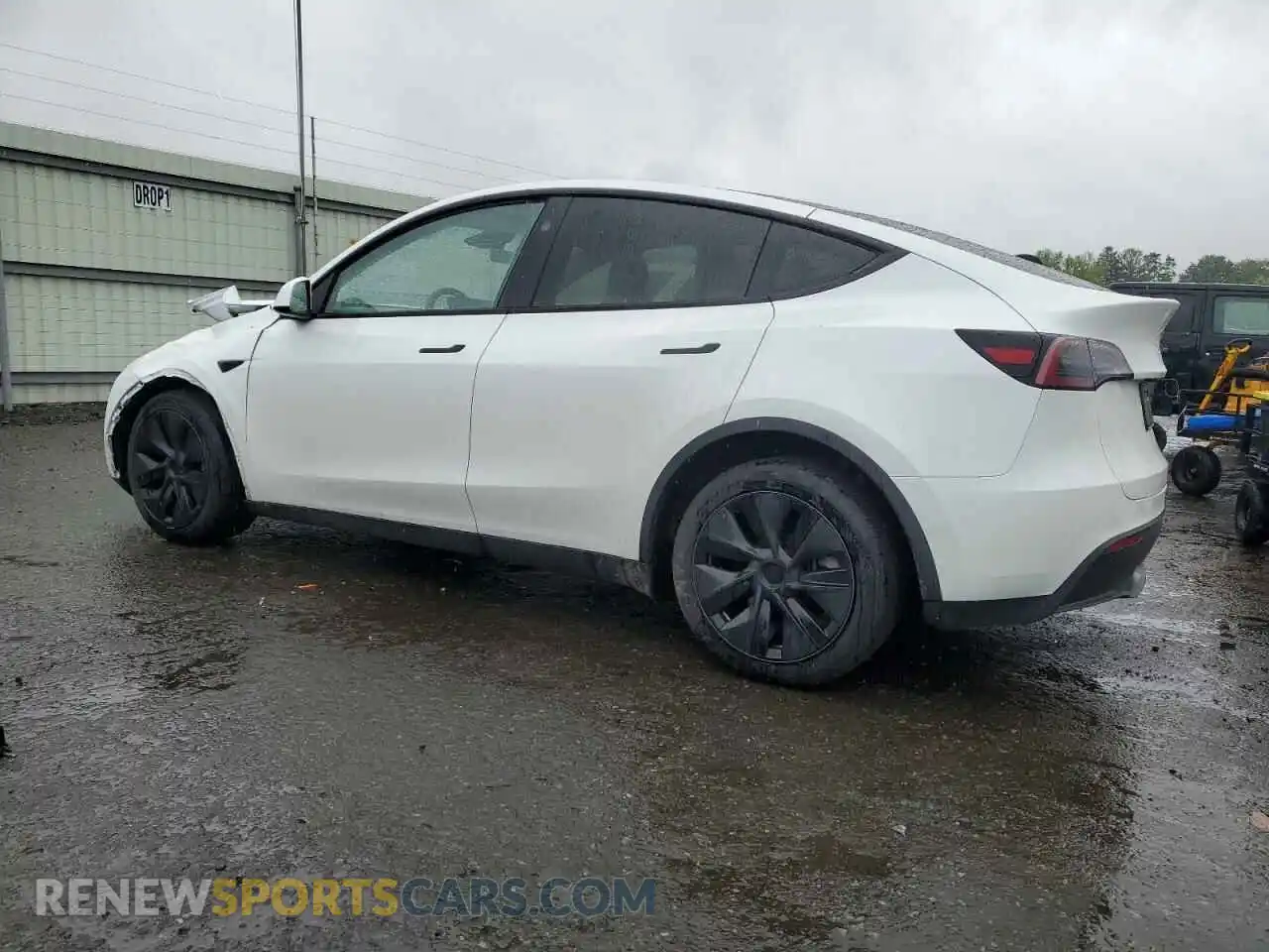2 Photograph of a damaged car 7SAYGDEE6RF162372 TESLA MODEL Y 2024