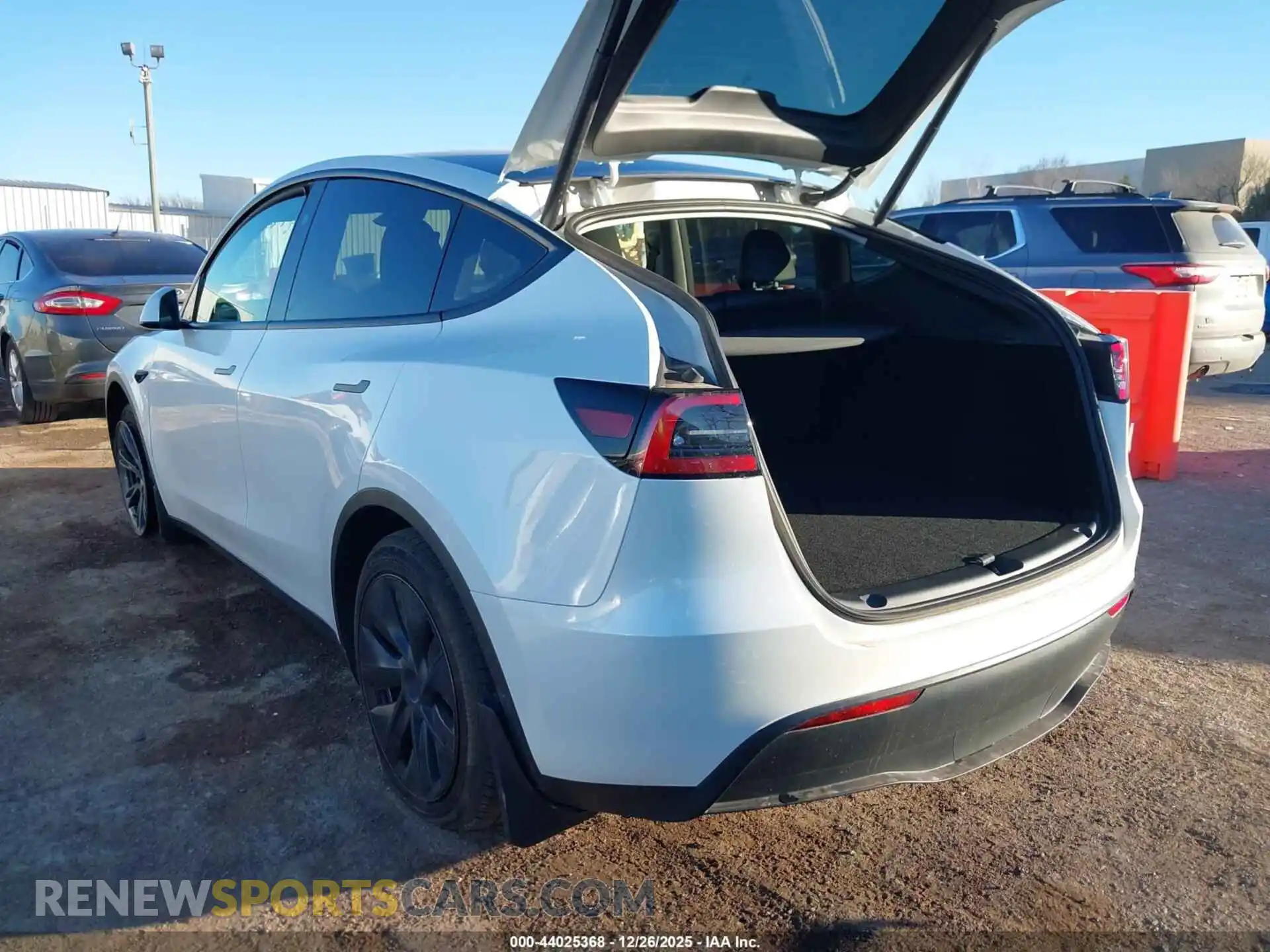 3 Photograph of a damaged car 7SAYGDEE6RF204989 TESLA MODEL Y 2024