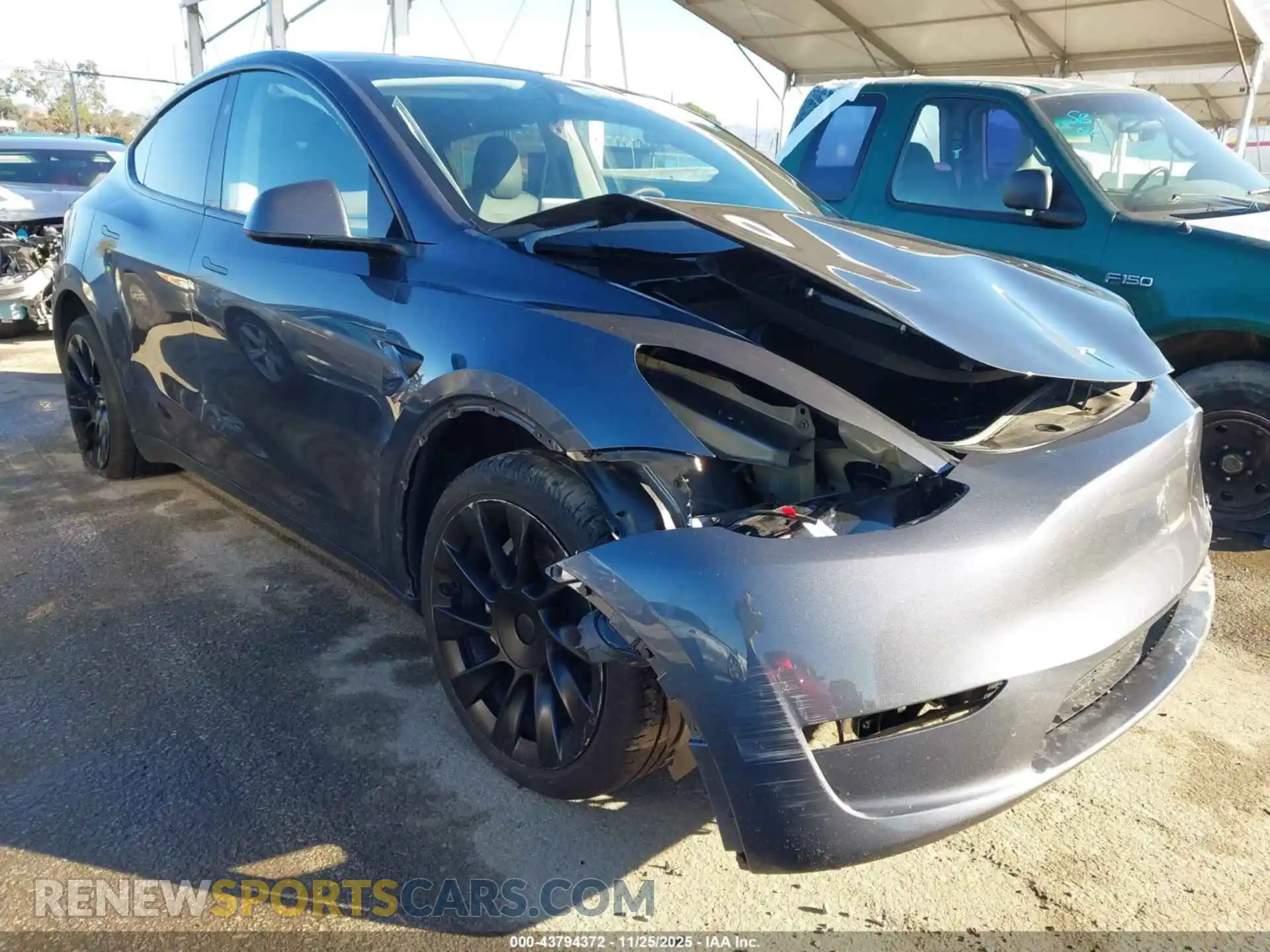 1 Photograph of a damaged car 7SAYGDEE7RA215514 TESLA MODEL Y 2024