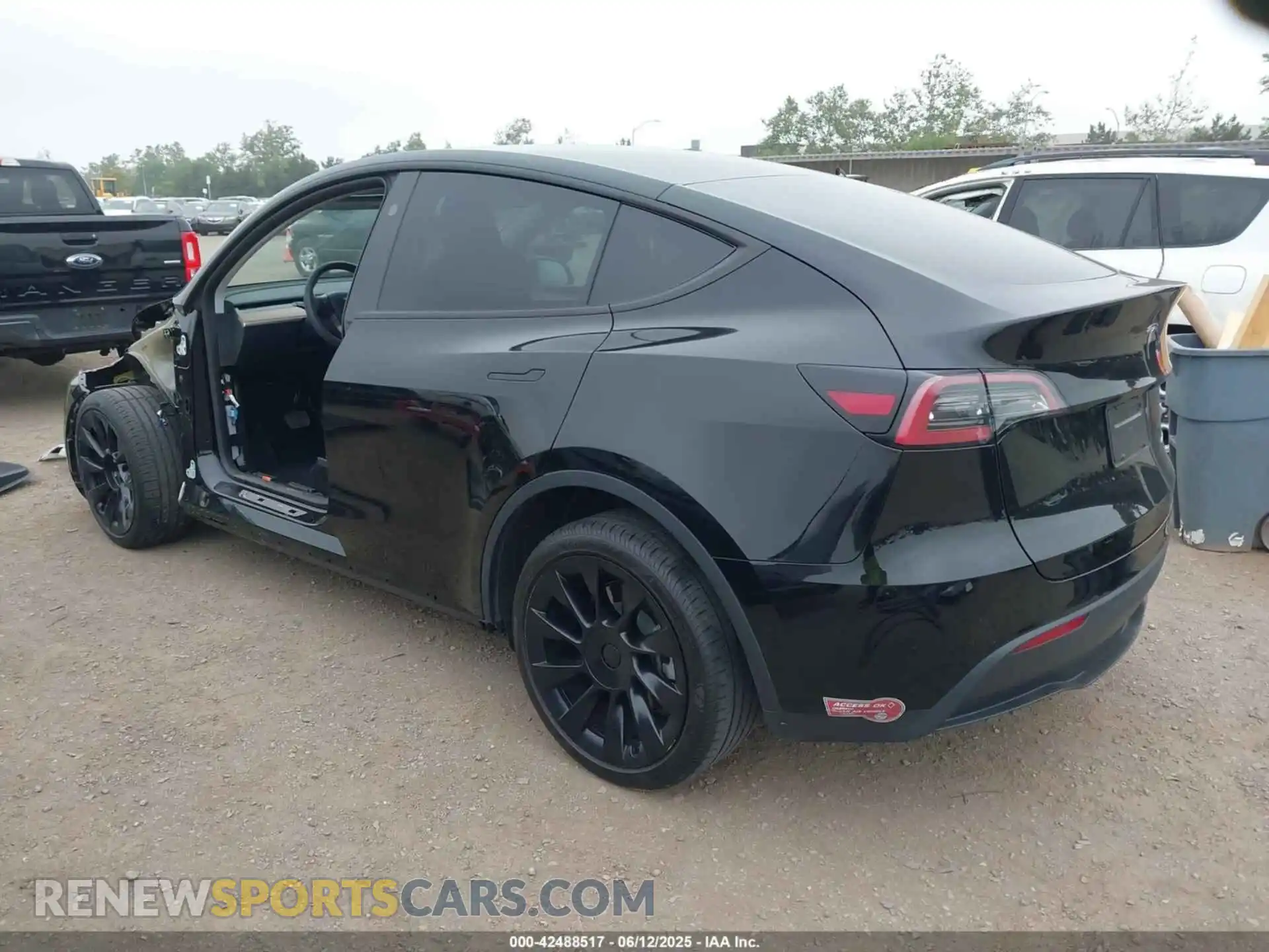 3 Photograph of a damaged car 7SAYGDEE7RA236864 TESLA MODEL Y 2024