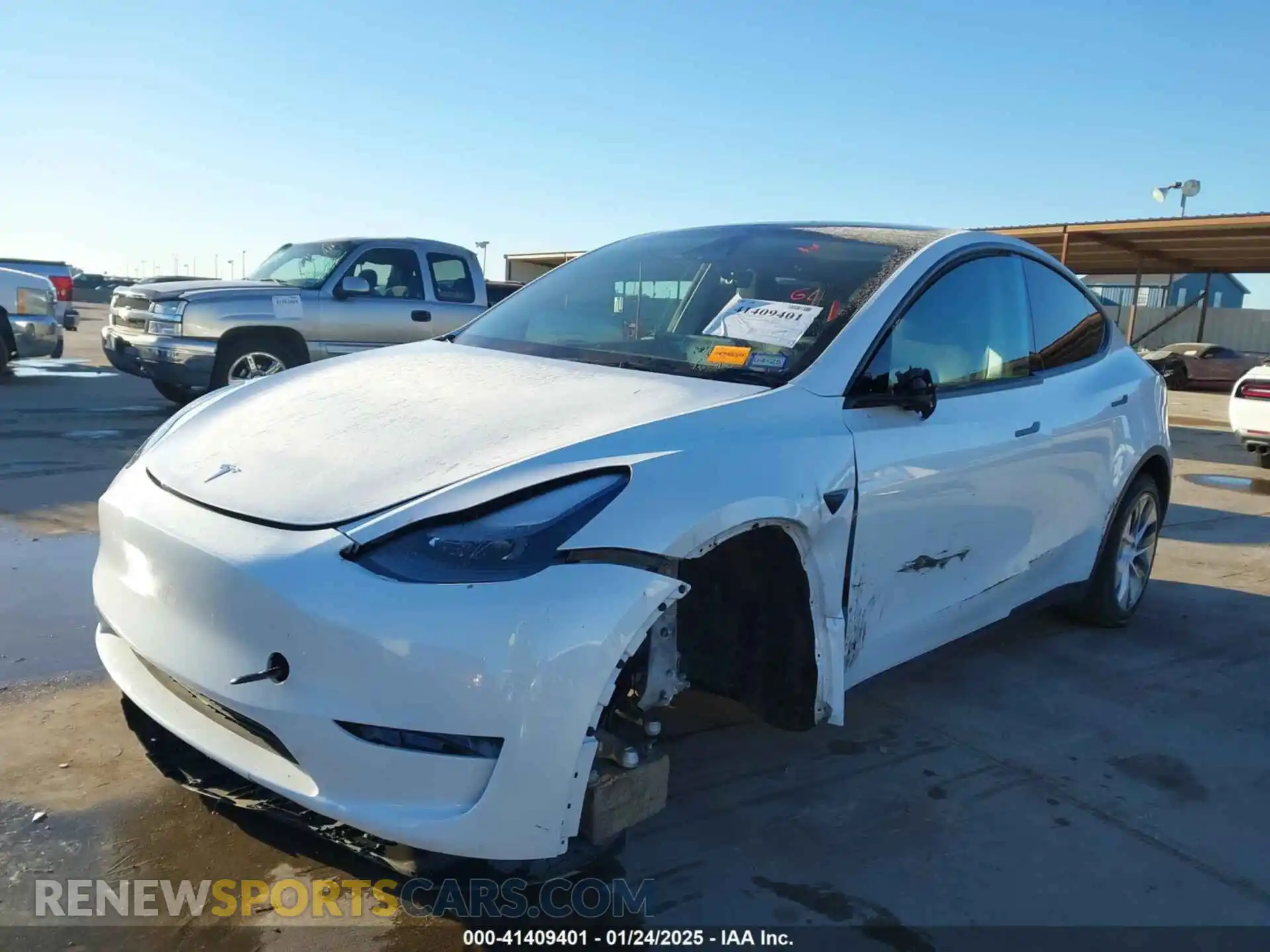 2 Photograph of a damaged car 7SAYGDEE7RA273395 TESLA MODEL Y 2024