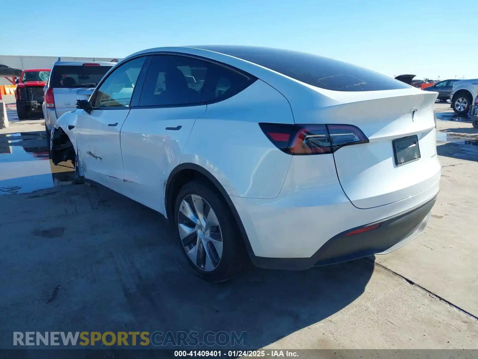 3 Photograph of a damaged car 7SAYGDEE7RA273395 TESLA MODEL Y 2024