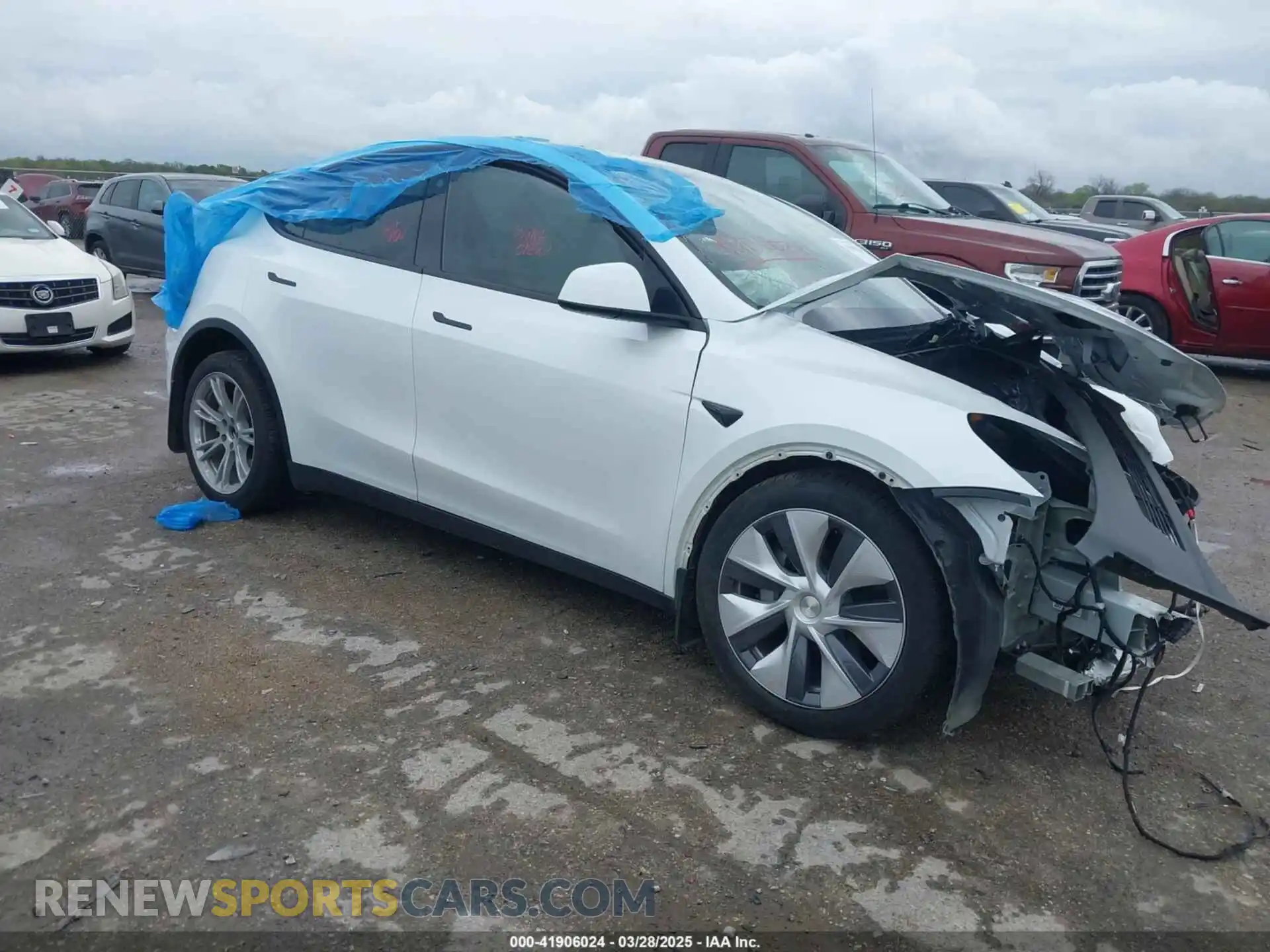 1 Photograph of a damaged car 7SAYGDEE7RA274787 TESLA MODEL Y 2024