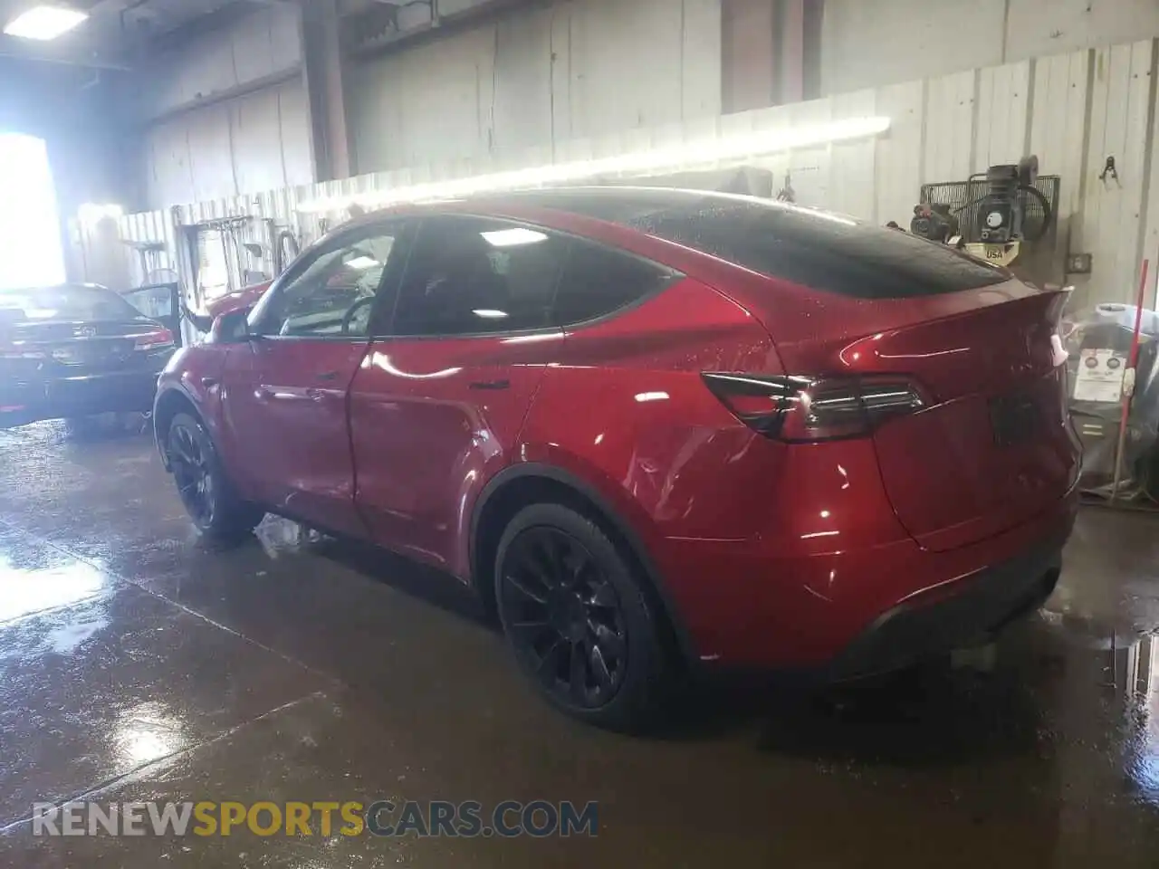 2 Photograph of a damaged car 7SAYGDEE7RA293534 TESLA MODEL Y 2024