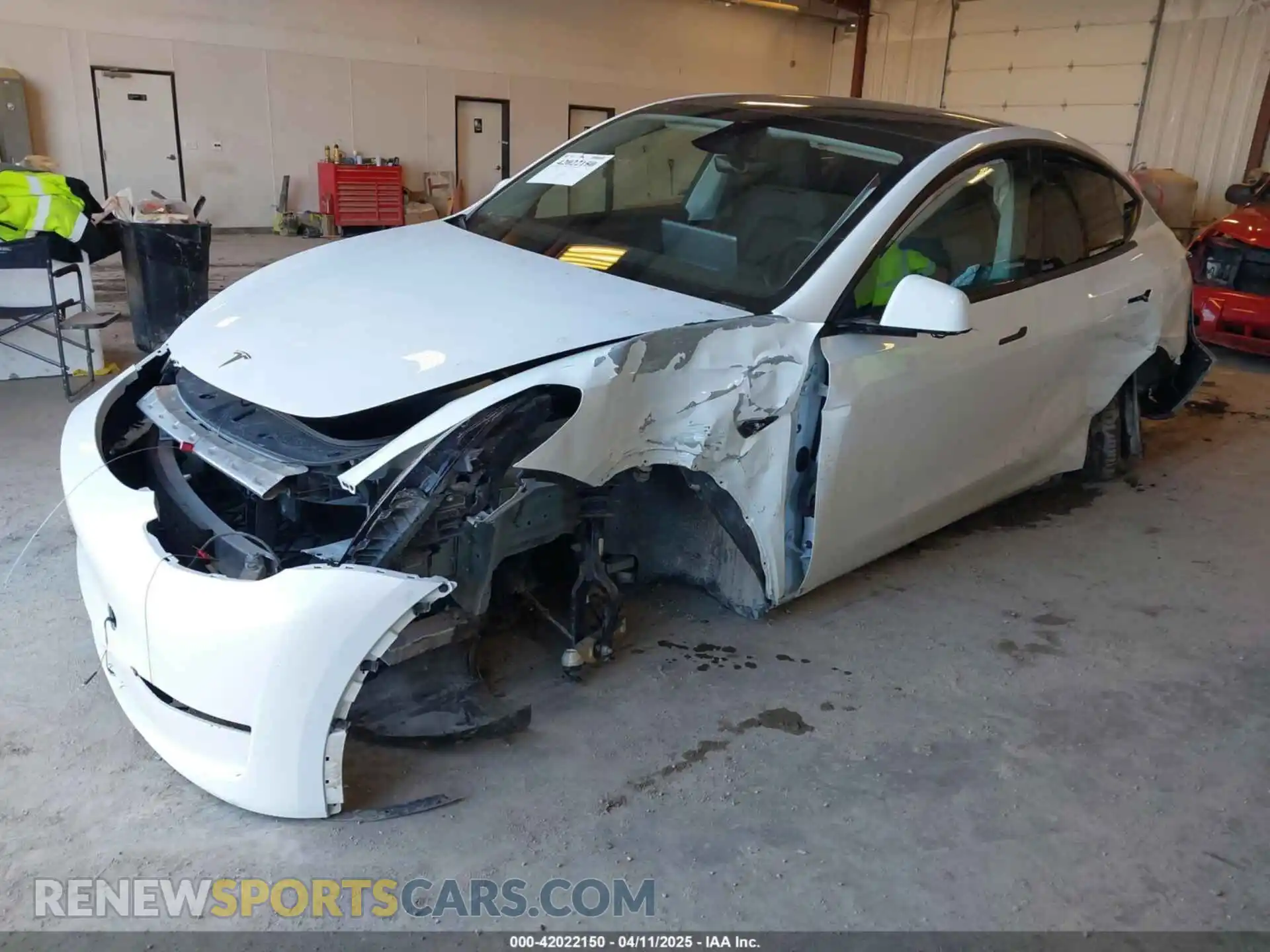 2 Photograph of a damaged car 7SAYGDEE7RA294649 TESLA MODEL Y 2024