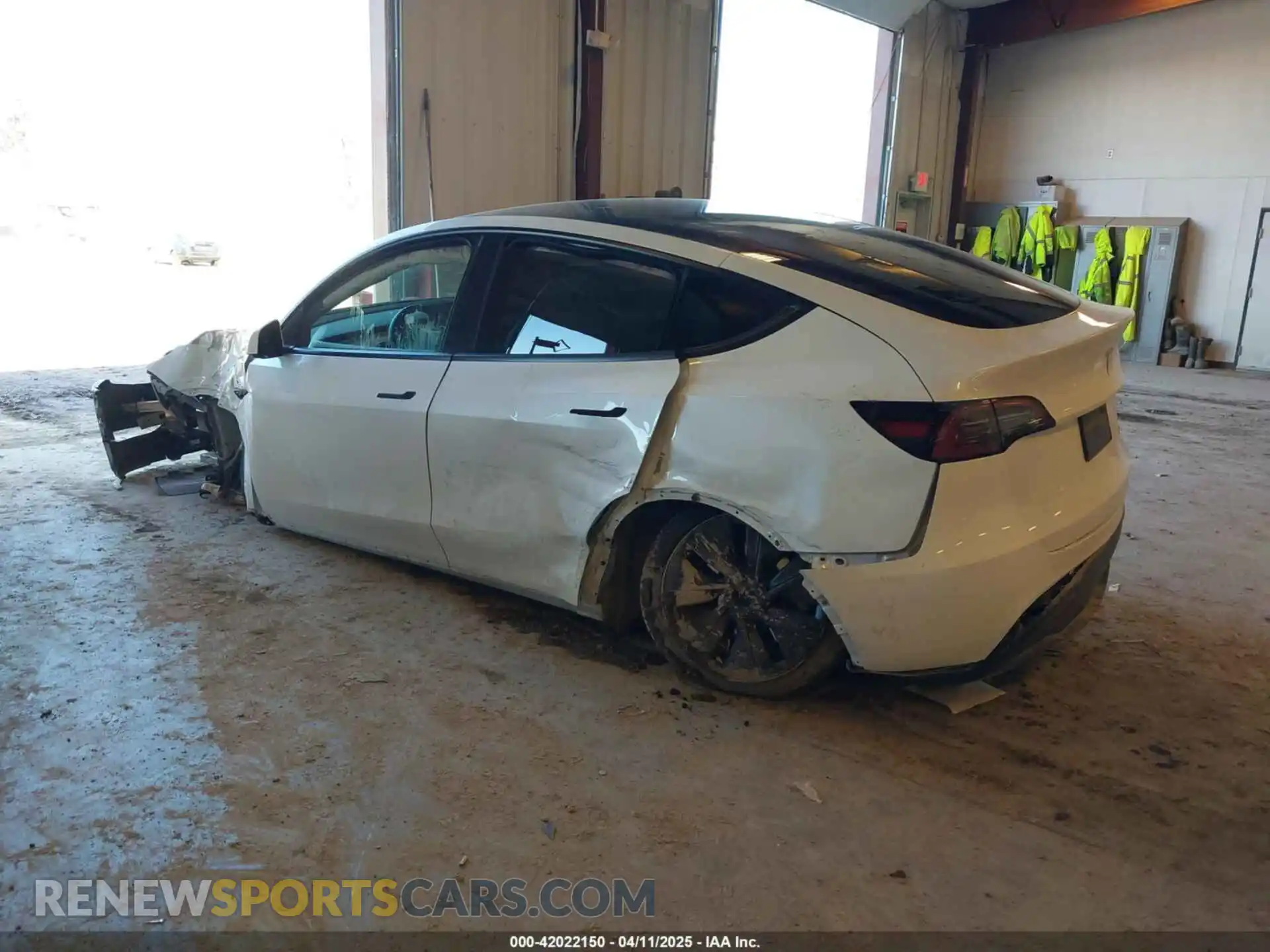 3 Photograph of a damaged car 7SAYGDEE7RA294649 TESLA MODEL Y 2024