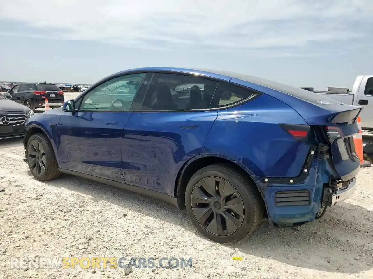 2 Photograph of a damaged car 7SAYGDEE7RA295879 TESLA MODEL Y 2024