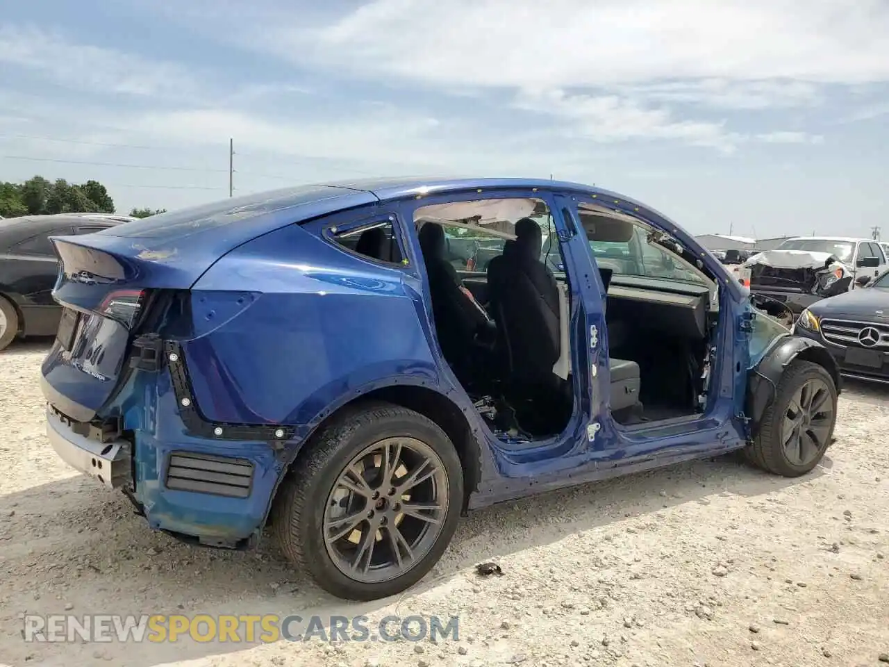 3 Photograph of a damaged car 7SAYGDEE7RA295879 TESLA MODEL Y 2024