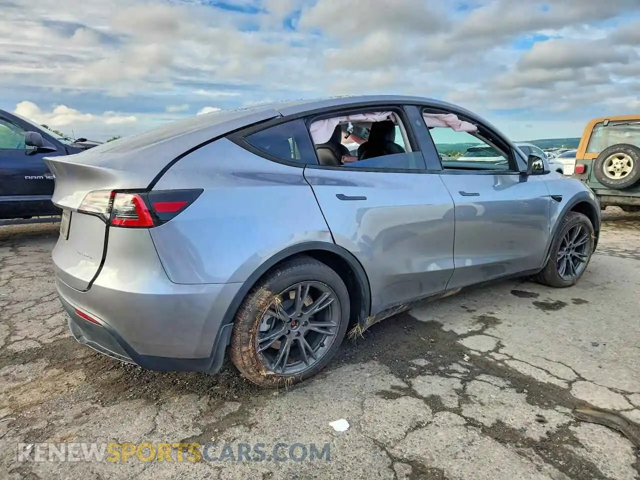 3 fotografías del automóvil dañado 7SAYGDEE7RA299253 TESLA MODEL Y 2024
