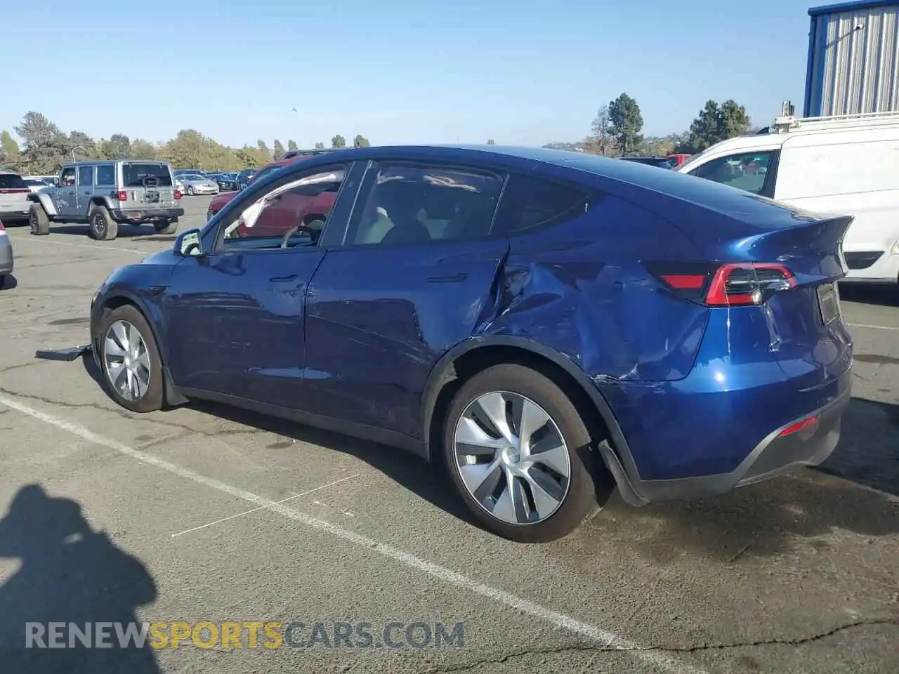 2 Photograph of a damaged car 7SAYGDEE7RF005563 TESLA MODEL Y 2024