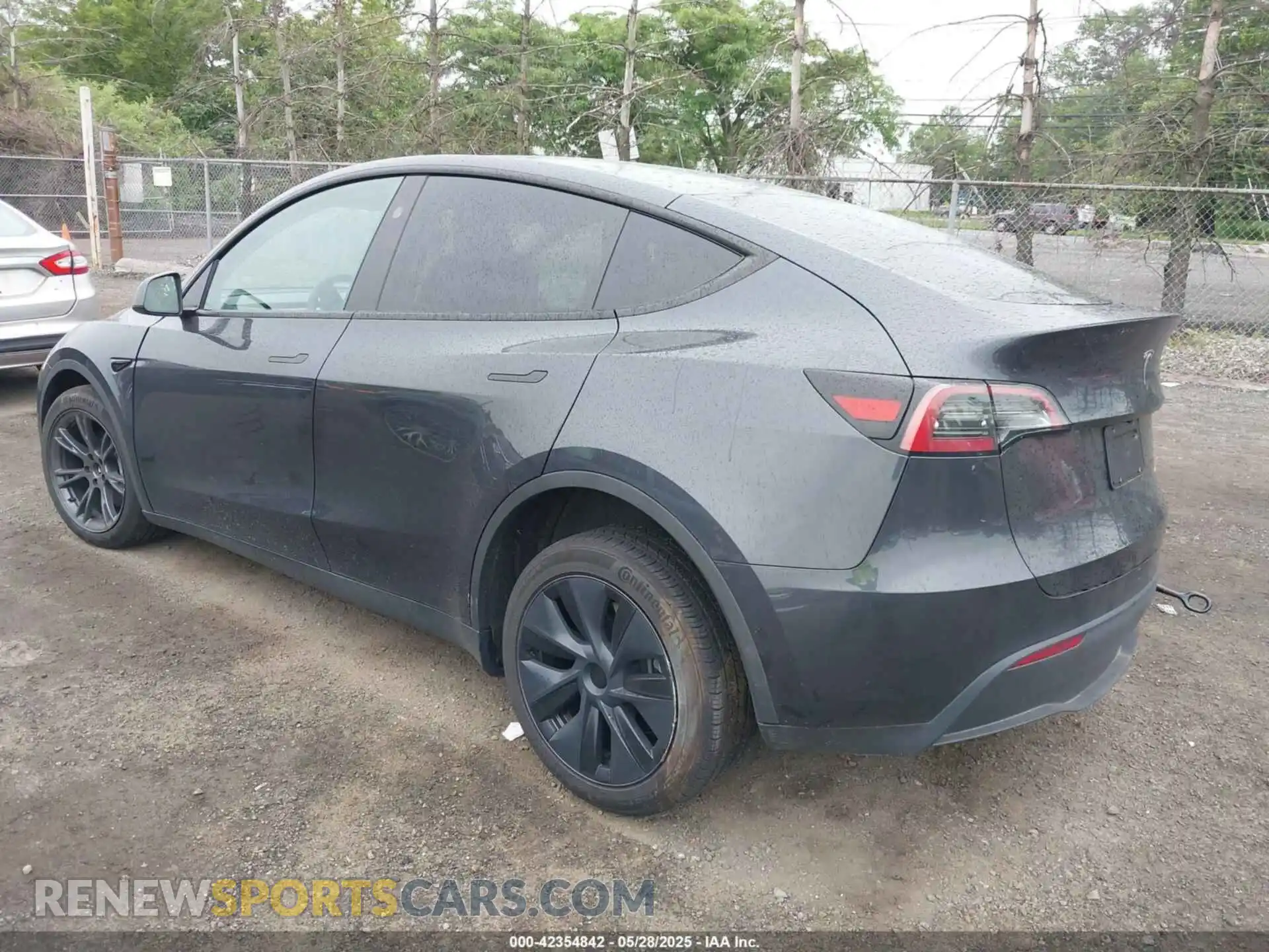 3 Photograph of a damaged car 7SAYGDEE7RF150263 TESLA MODEL Y 2024