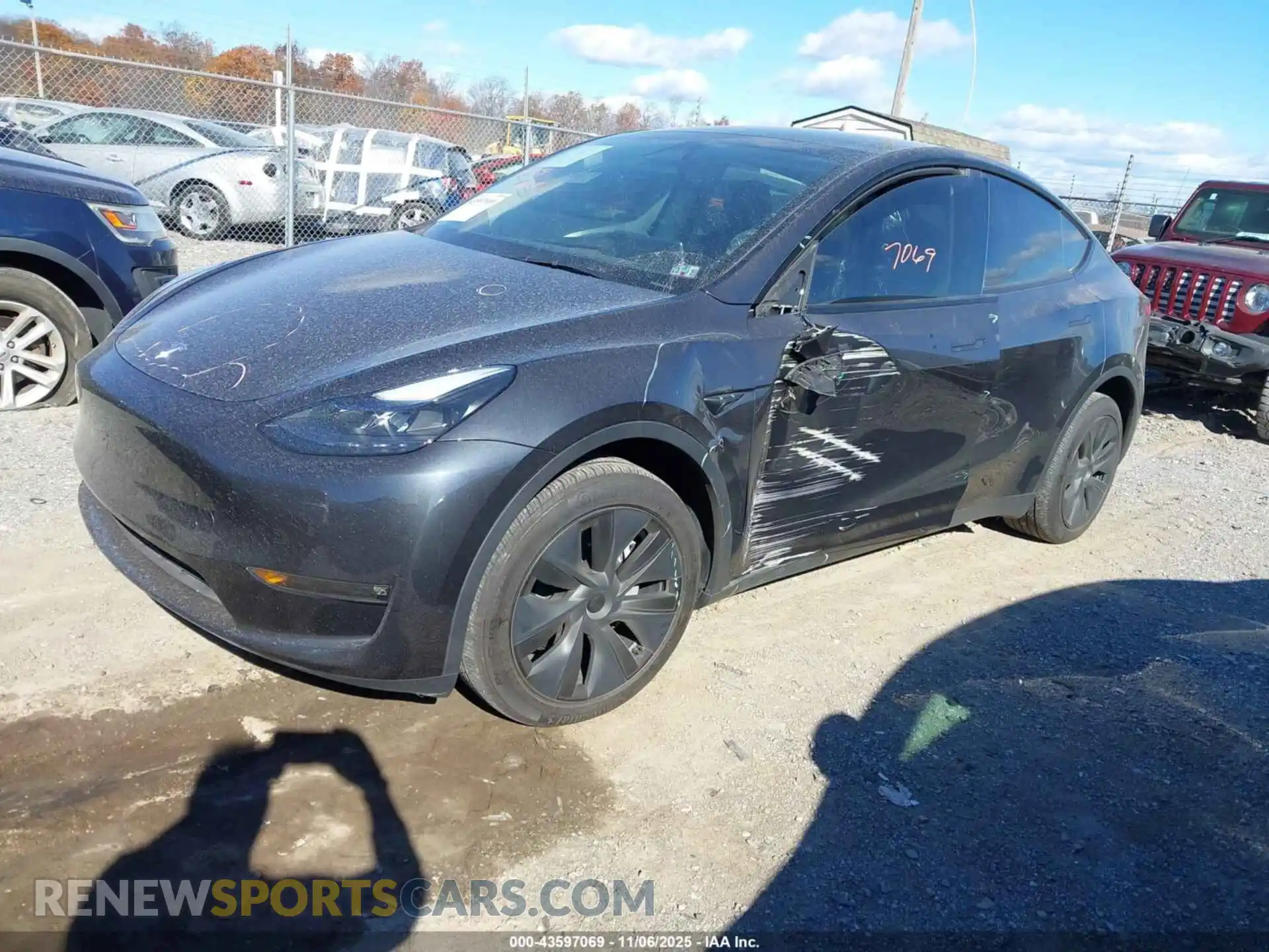 2 Photograph of a damaged car 7SAYGDEE7RF198376 TESLA MODEL Y 2024
