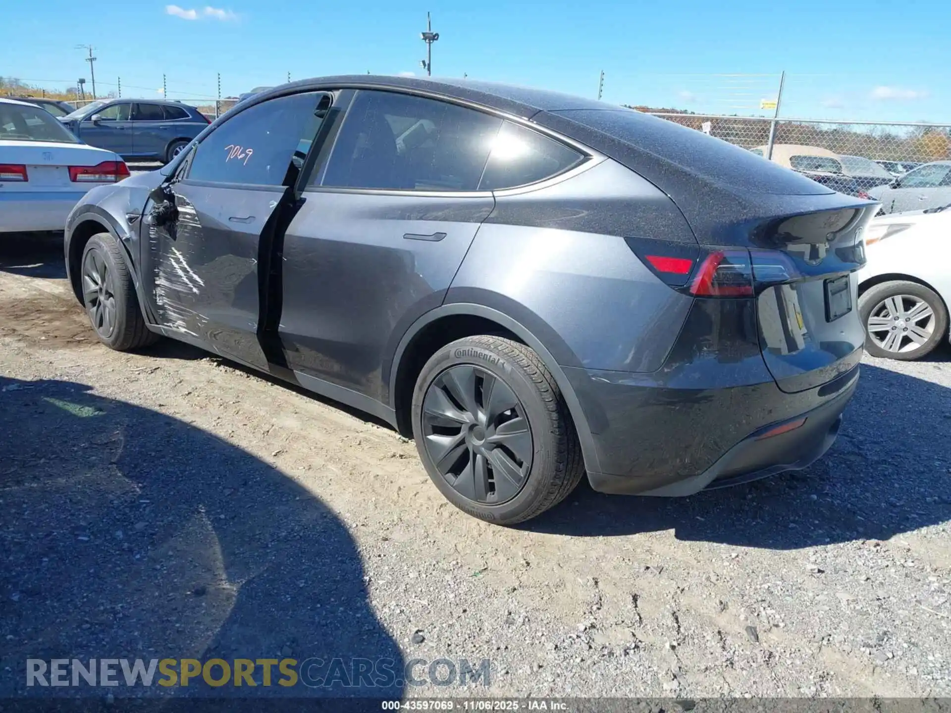 3 Photograph of a damaged car 7SAYGDEE7RF198376 TESLA MODEL Y 2024