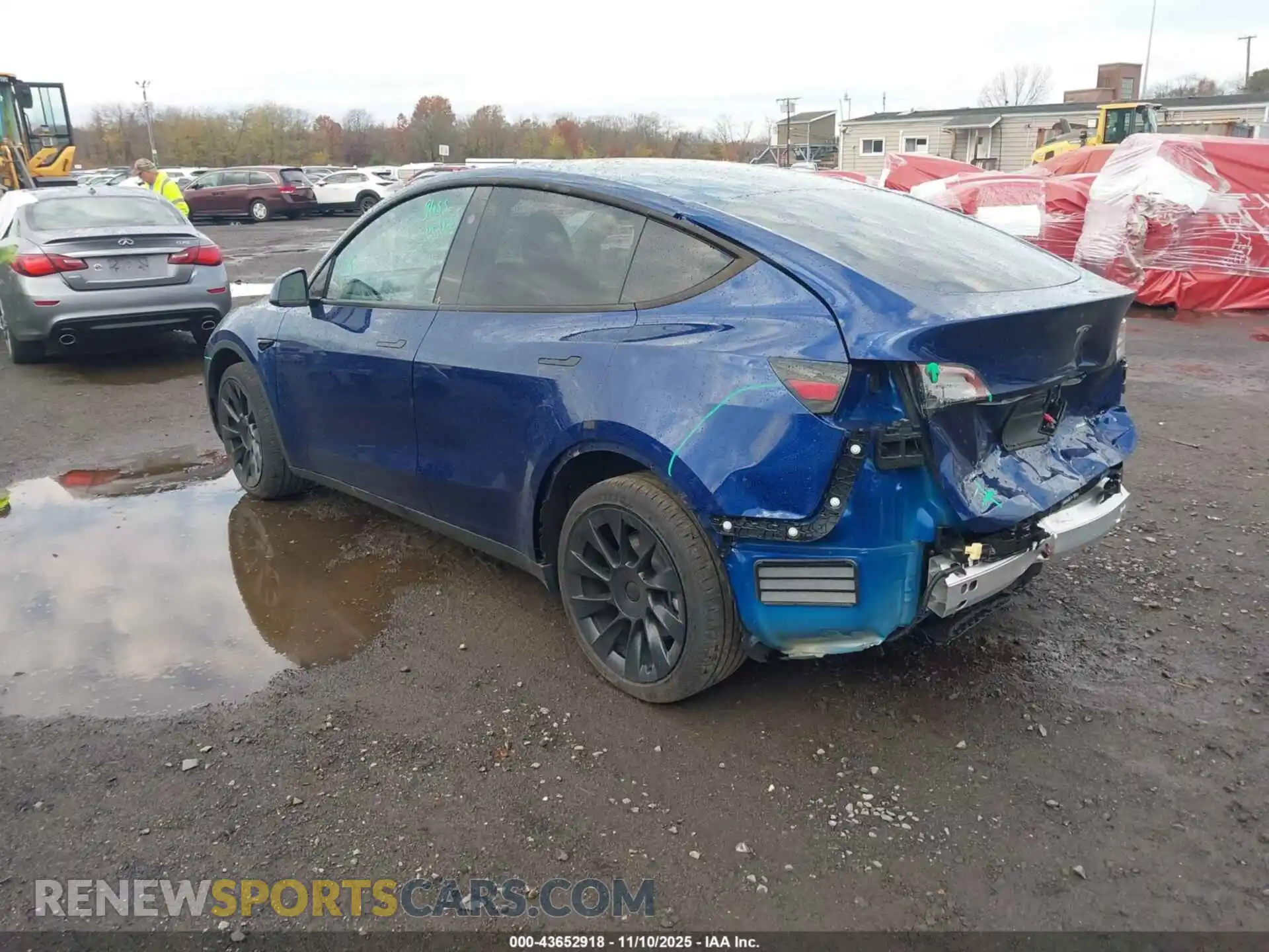 3 Photograph of a damaged car 7SAYGDEE8RA217935 TESLA MODEL Y 2024