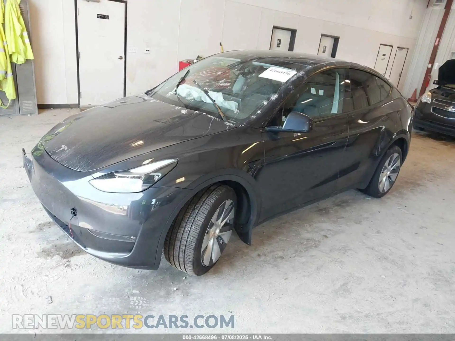 2 Photograph of a damaged car 7SAYGDEE8RA235089 TESLA MODEL Y 2024