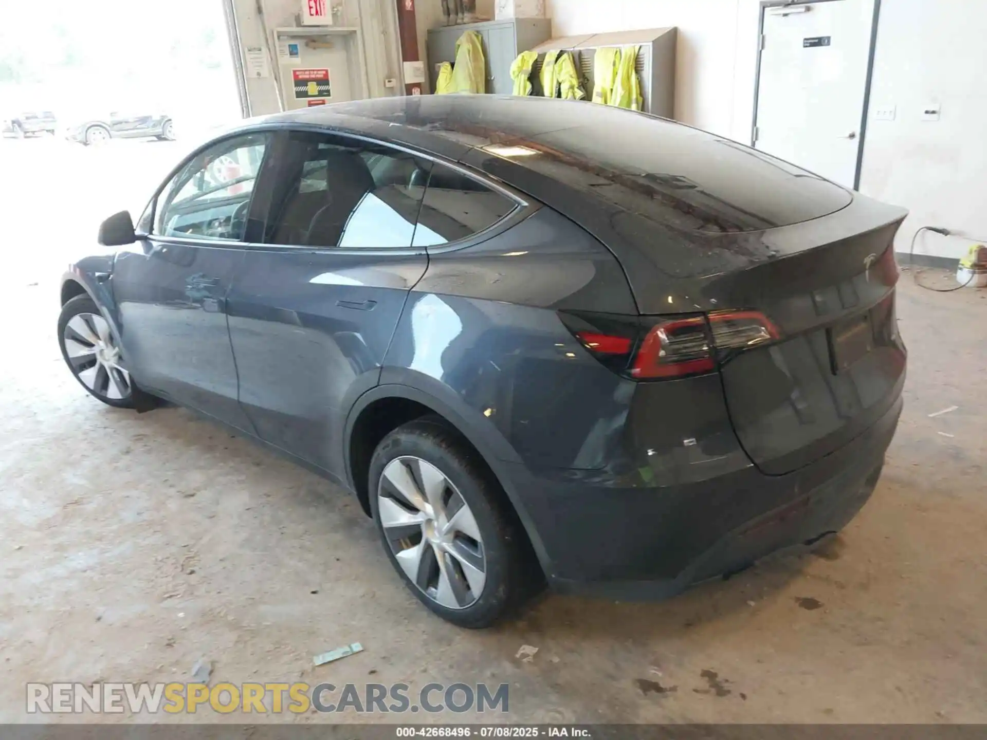 3 Photograph of a damaged car 7SAYGDEE8RA235089 TESLA MODEL Y 2024