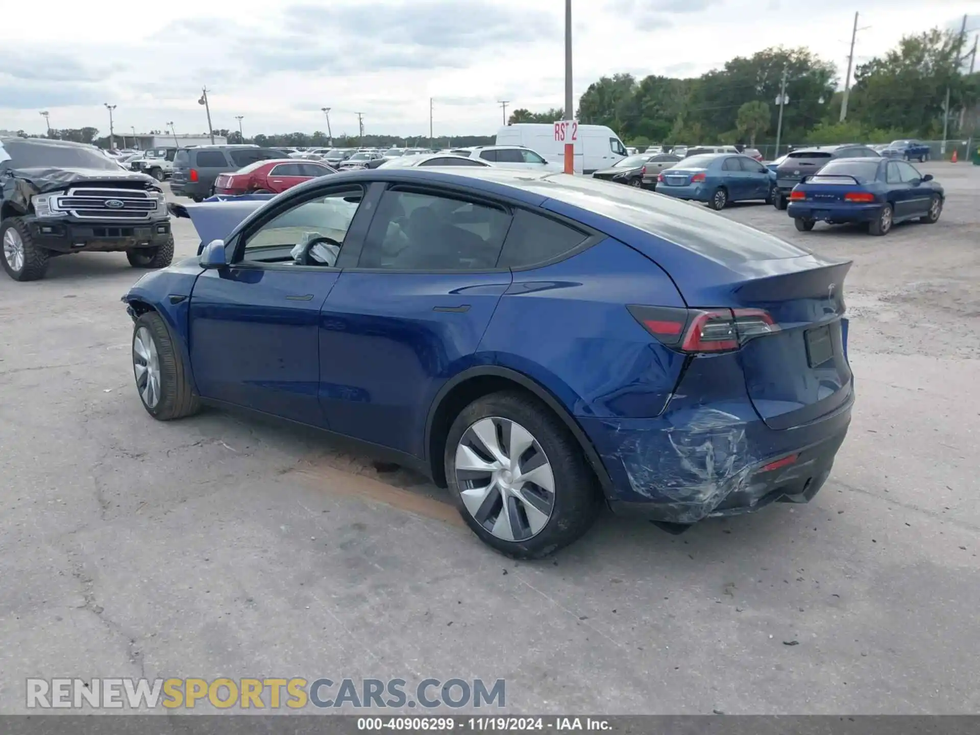 3 Photograph of a damaged car 7SAYGDEE8RA252538 TESLA MODEL Y 2024