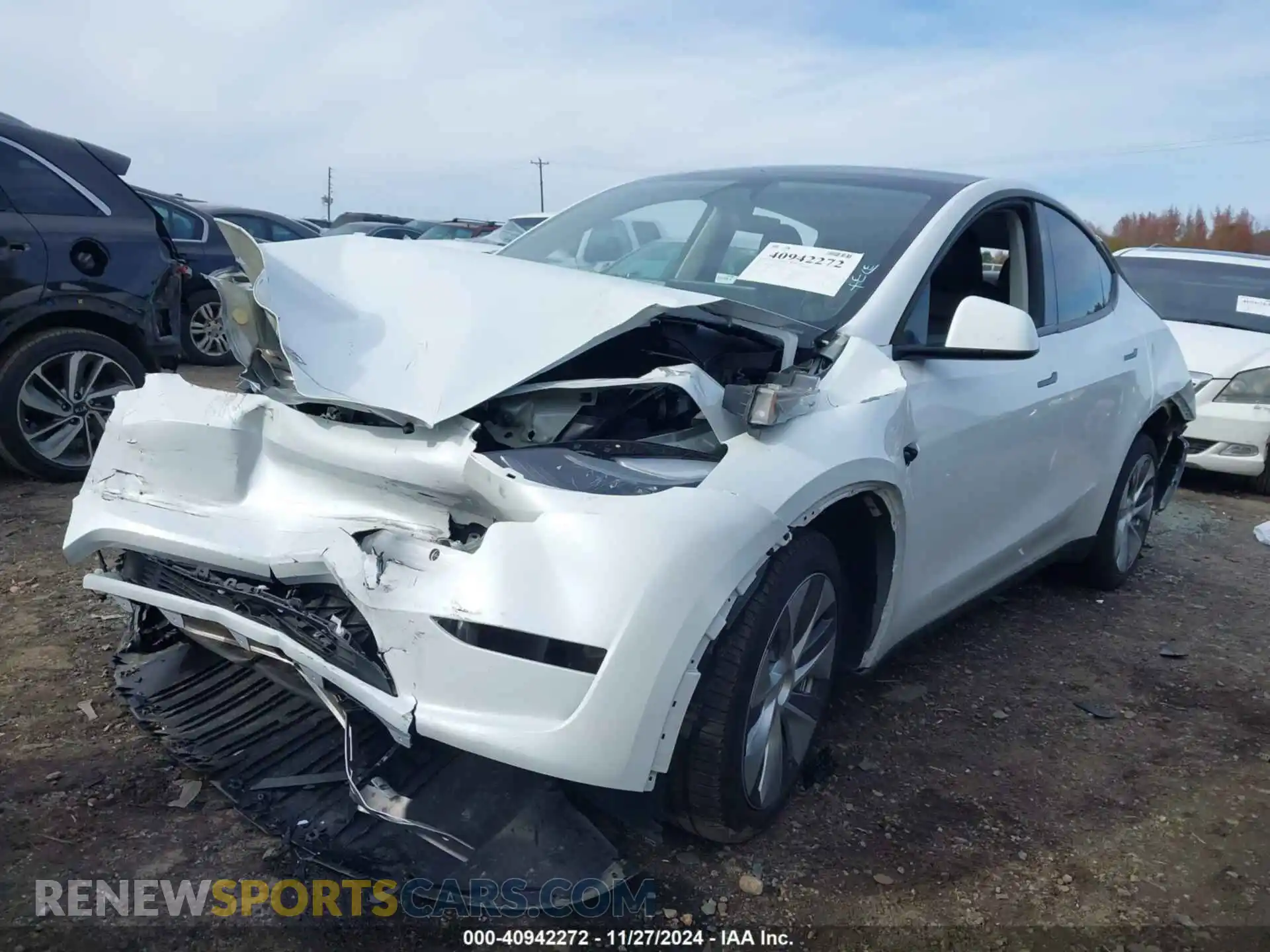 2 Photograph of a damaged car 7SAYGDEE8RA259330 TESLA MODEL Y 2024
