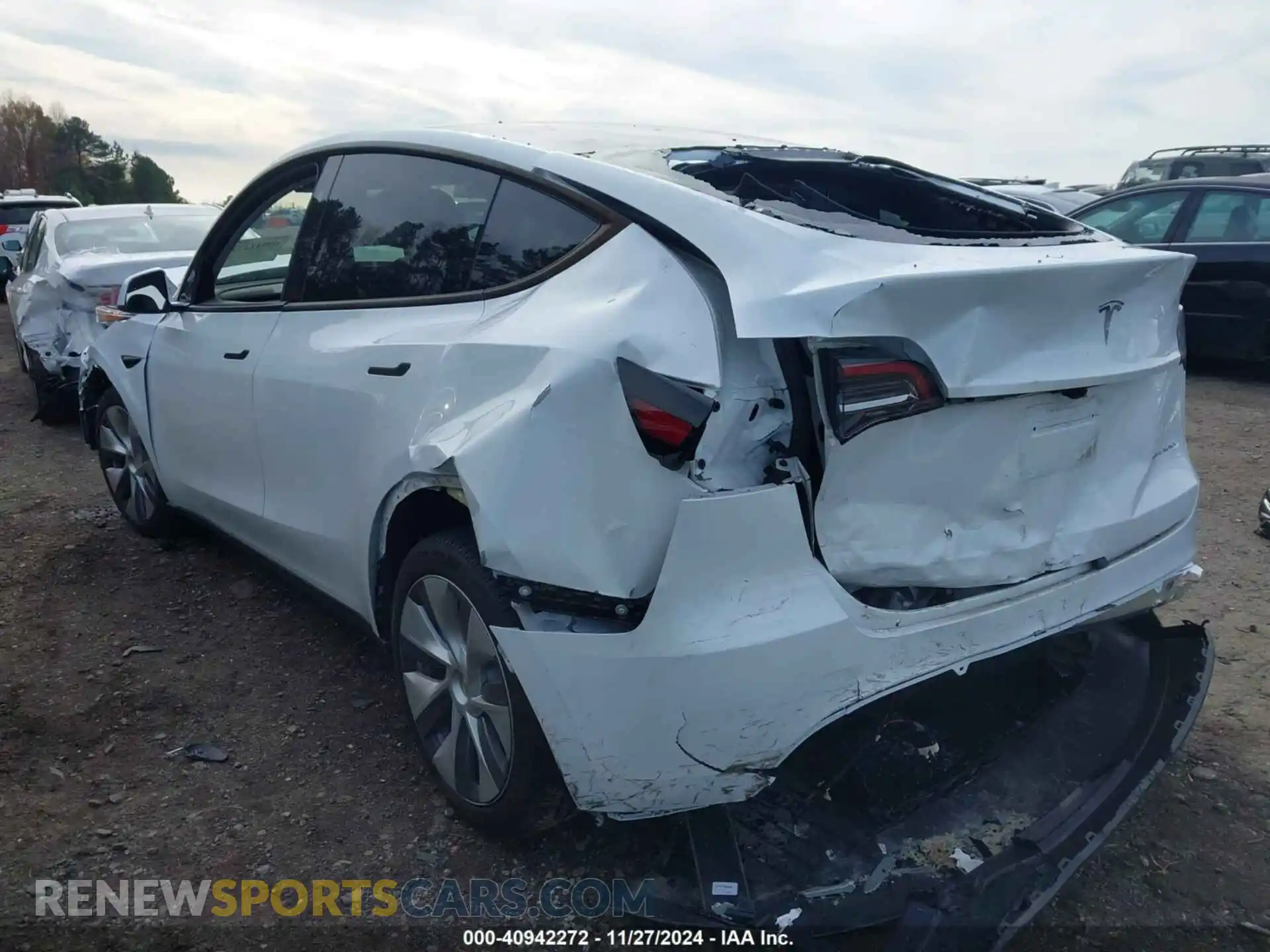 3 Photograph of a damaged car 7SAYGDEE8RA259330 TESLA MODEL Y 2024