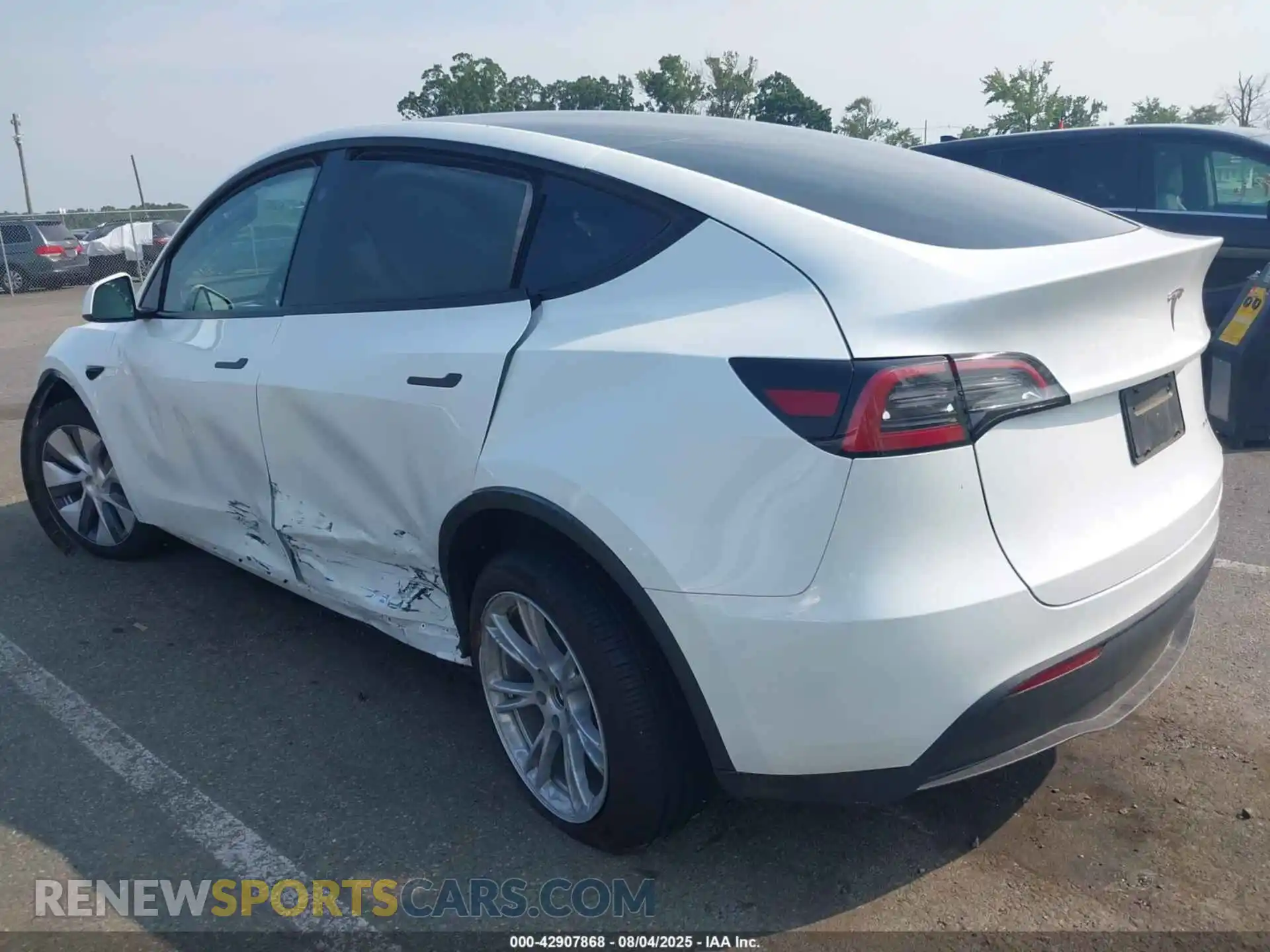 3 Photograph of a damaged car 7SAYGDEE8RA275446 TESLA MODEL Y 2024