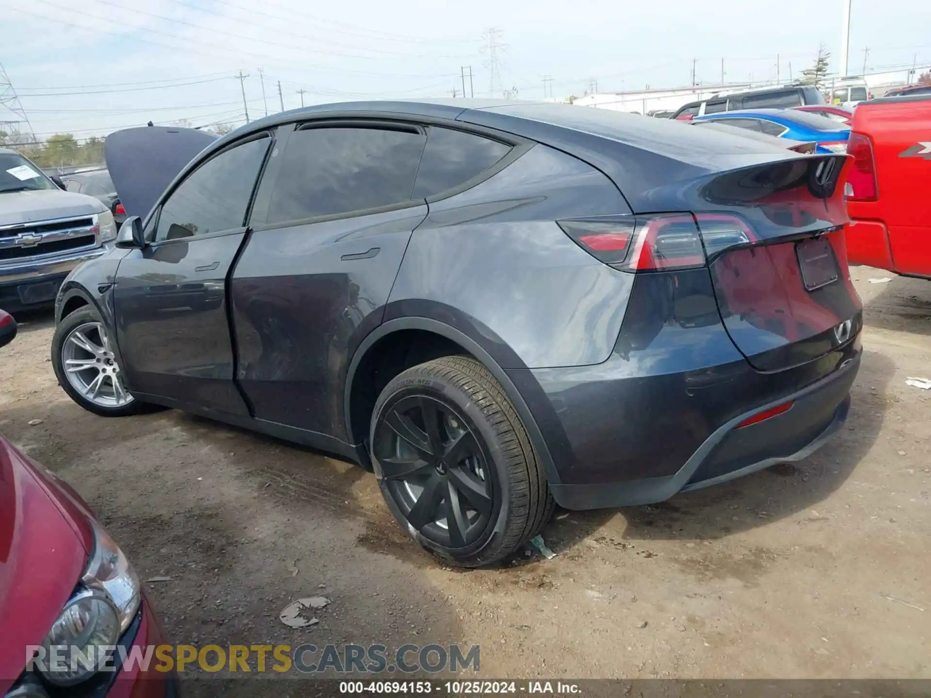 3 Photograph of a damaged car 7SAYGDEE8RA283109 TESLA MODEL Y 2024