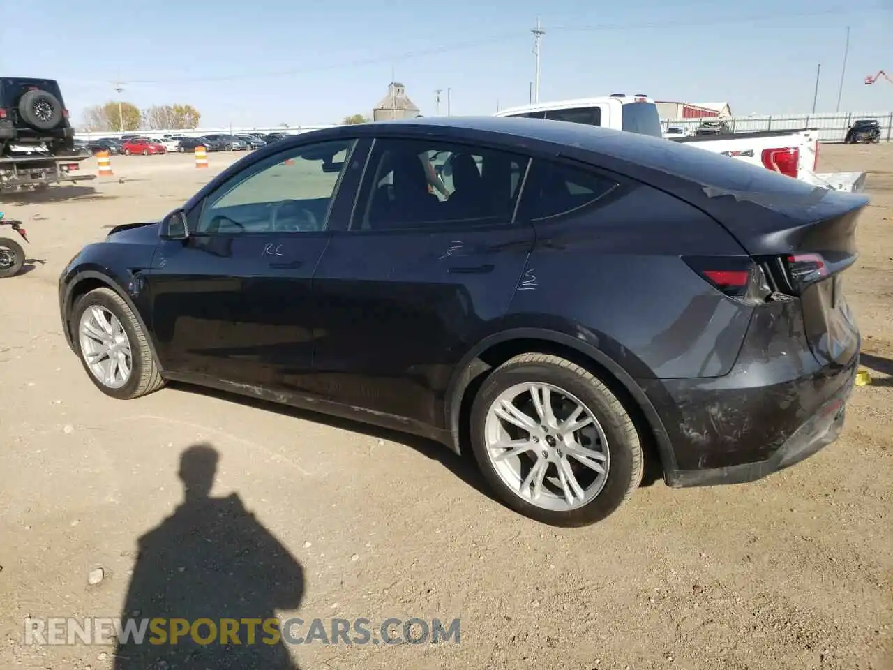 2 Photograph of a damaged car 7SAYGDEE8RA288584 TESLA MODEL Y 2024