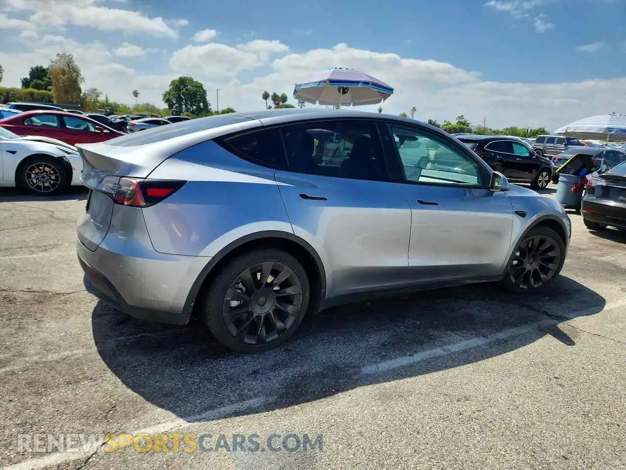 3 Photograph of a damaged car 7SAYGDEE8RA293980 TESLA MODEL Y 2024