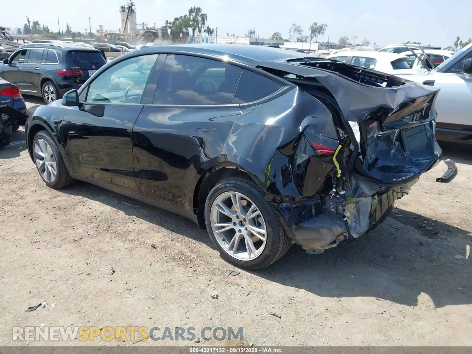 3 Photograph of a damaged car 7SAYGDEE8RF078151 TESLA MODEL Y 2024