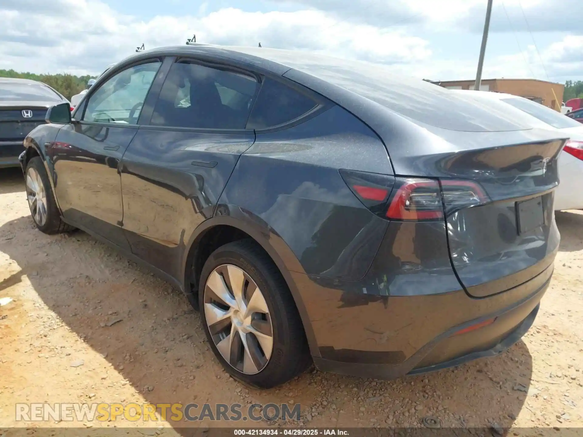 3 Photograph of a damaged car 7SAYGDEE8RF988950 TESLA MODEL Y 2024
