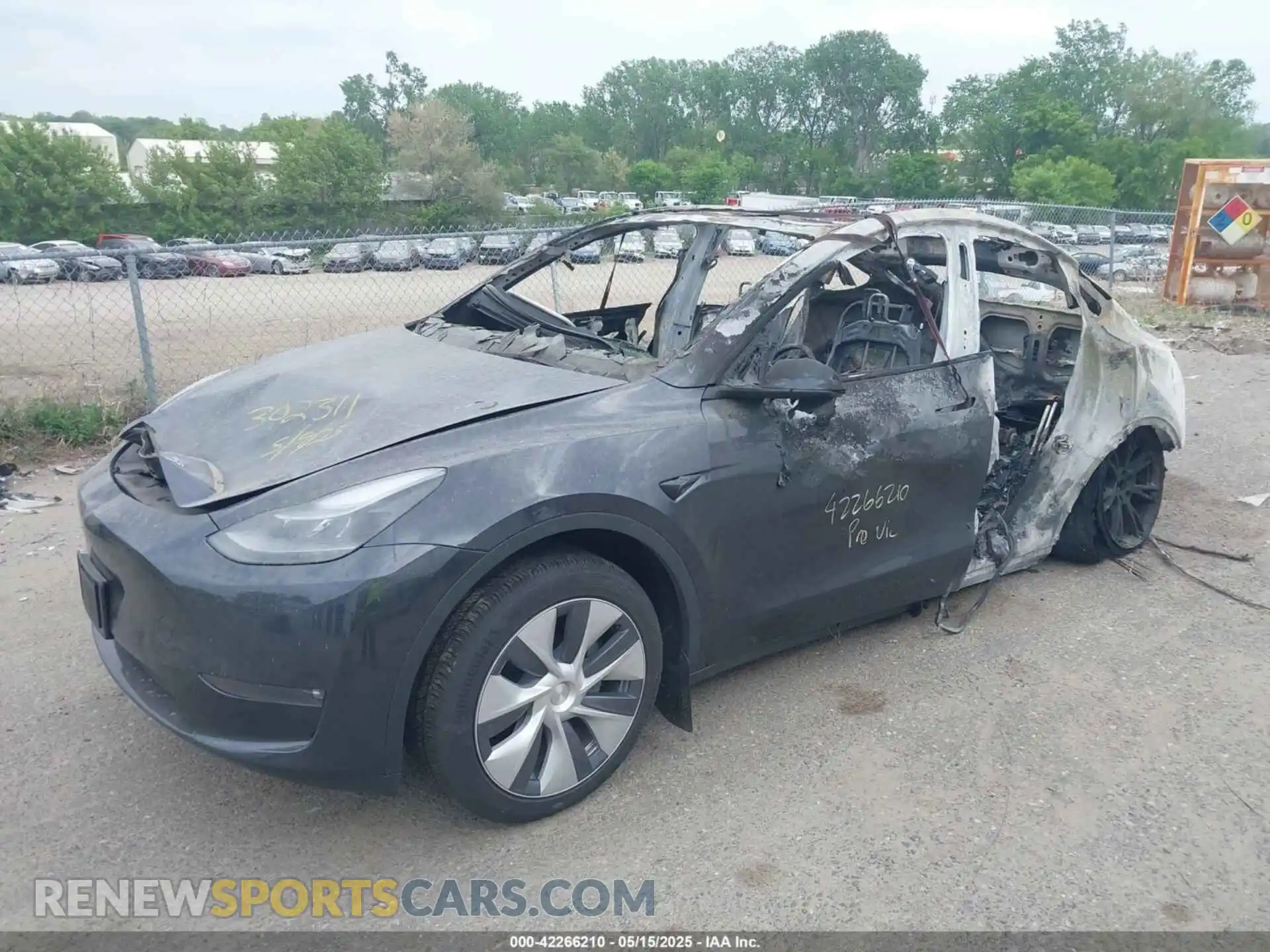 2 fotografías del automóvil dañado 7SAYGDEE8RF991377 TESLA MODEL Y 2024