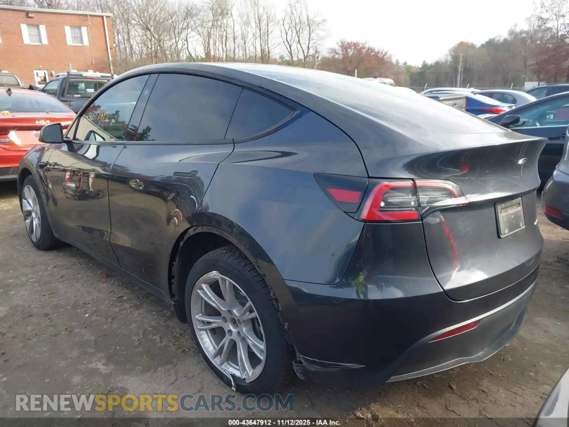 3 Photograph of a damaged car 7SAYGDEE9RA221251 TESLA MODEL Y 2024