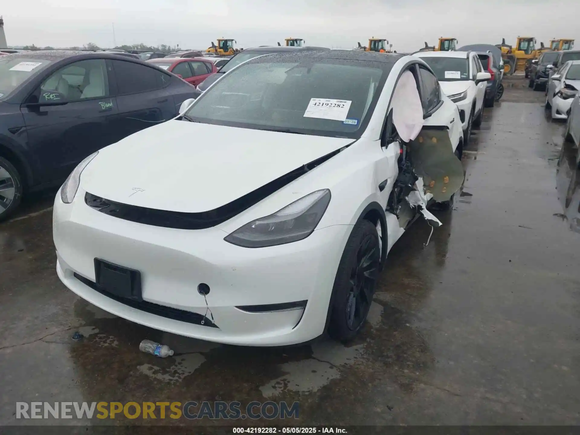 2 Photograph of a damaged car 7SAYGDEE9RA221573 TESLA MODEL Y 2024