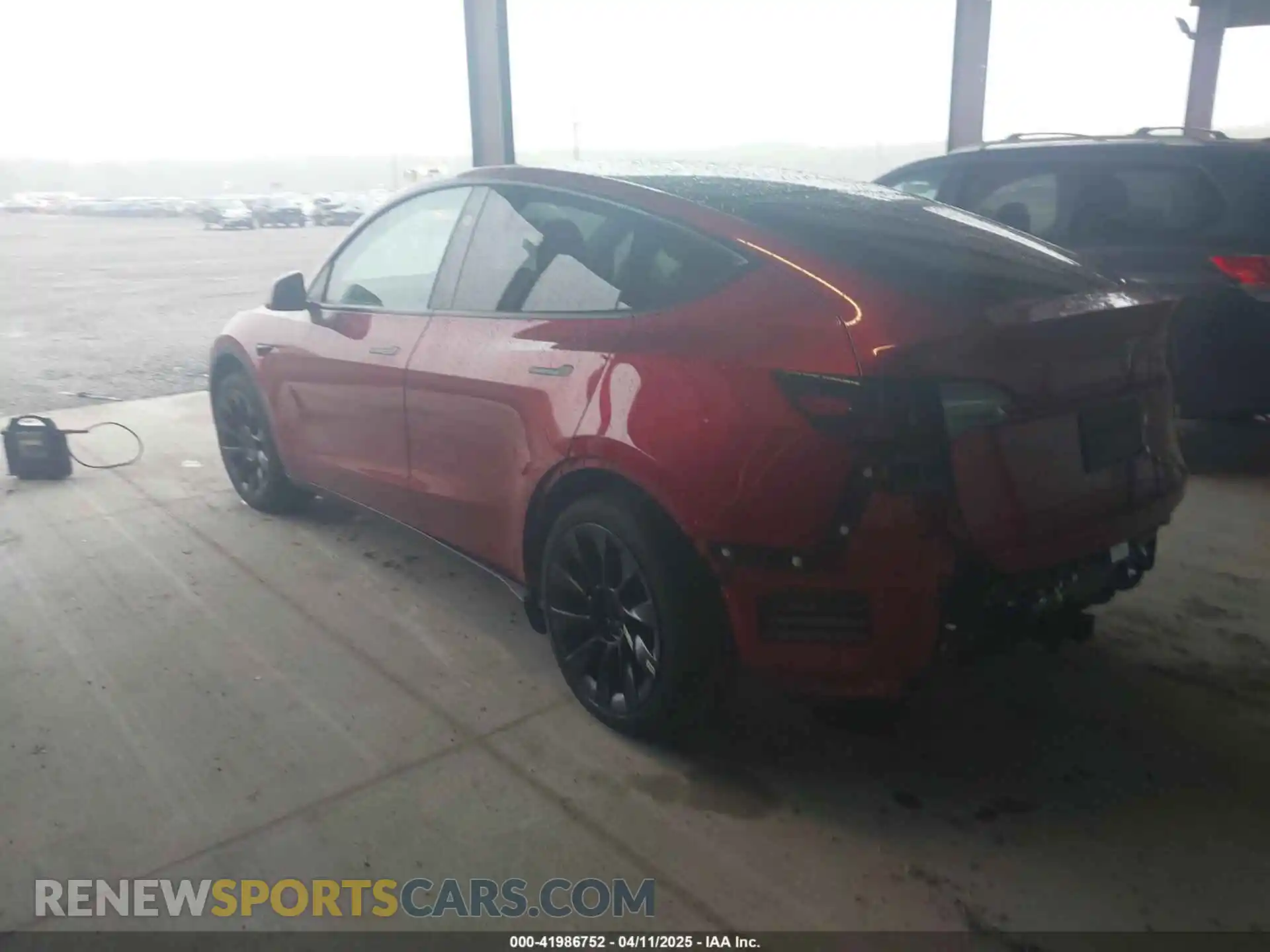 3 Photograph of a damaged car 7SAYGDEE9RA222559 TESLA MODEL Y 2024
