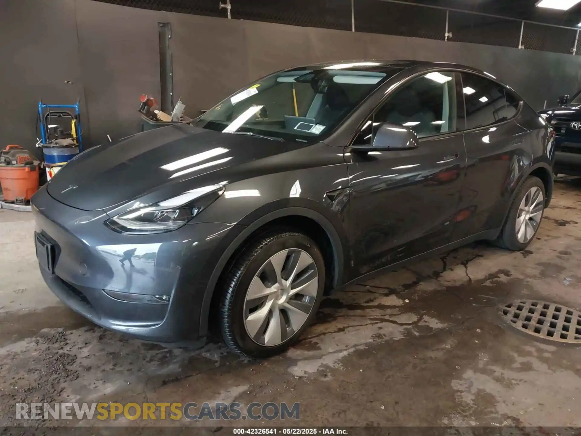 2 Photograph of a damaged car 7SAYGDEE9RA236235 TESLA MODEL Y 2024