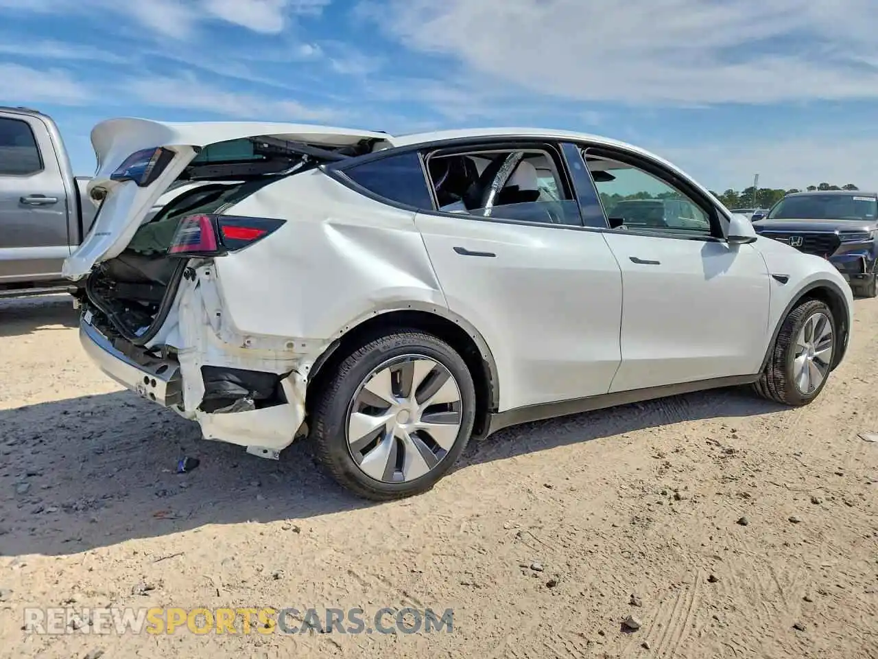 3 Photograph of a damaged car 7SAYGDEE9RA269767 TESLA MODEL Y 2024