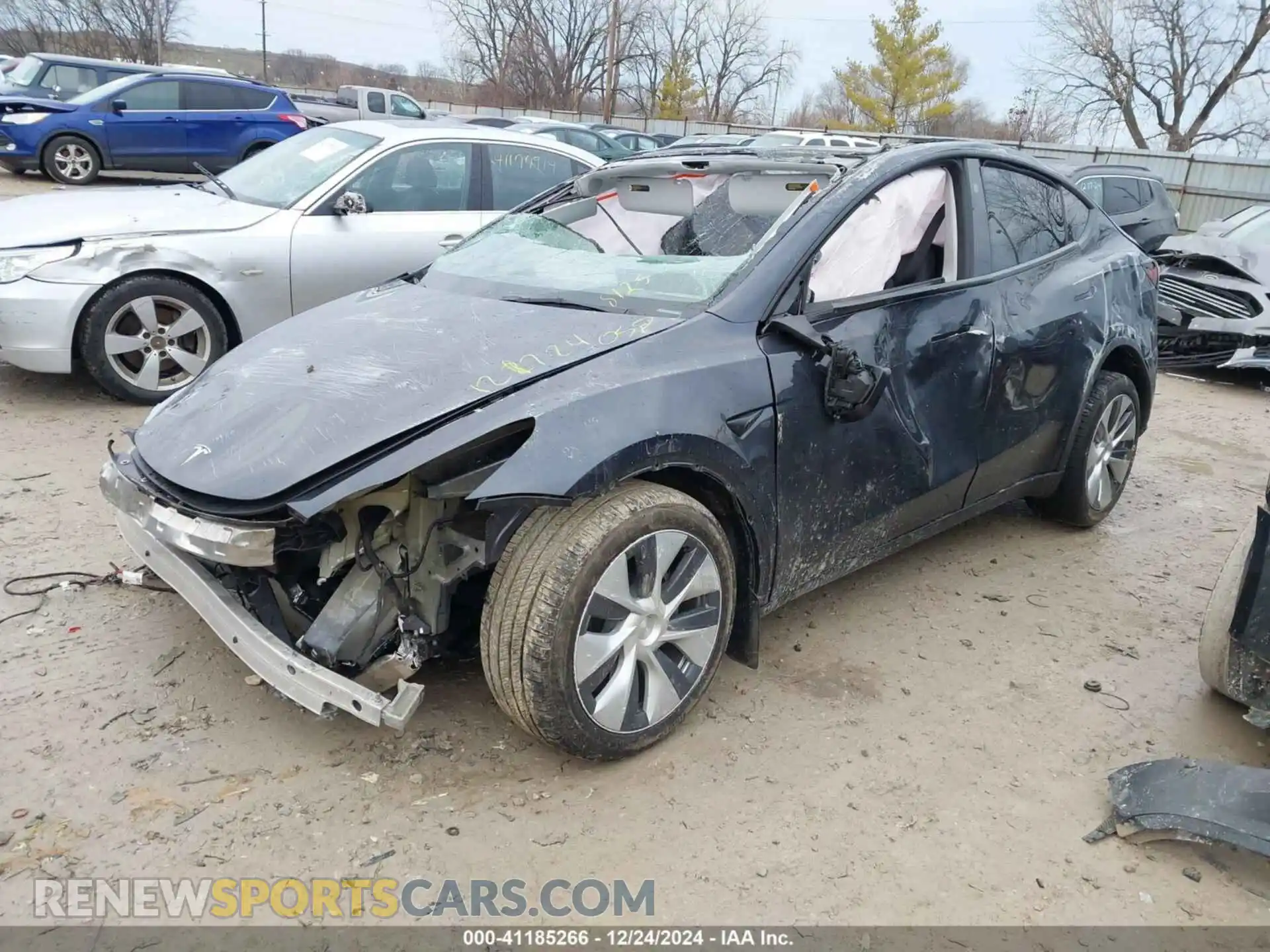 2 Photograph of a damaged car 7SAYGDEE9RA288125 TESLA MODEL Y 2024