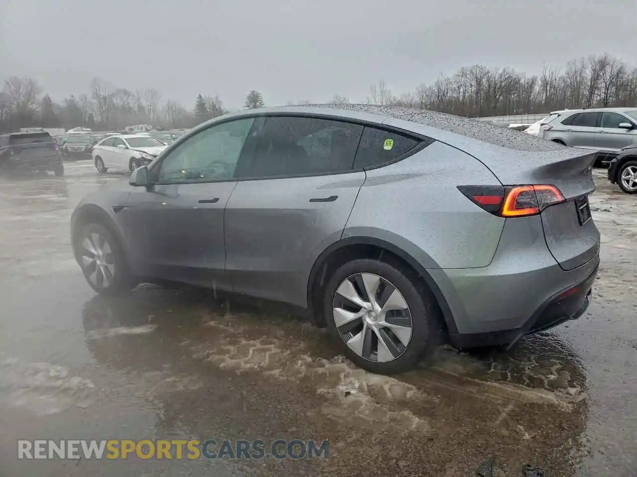 2 Photograph of a damaged car 7SAYGDEE9RA289825 TESLA MODEL Y 2024