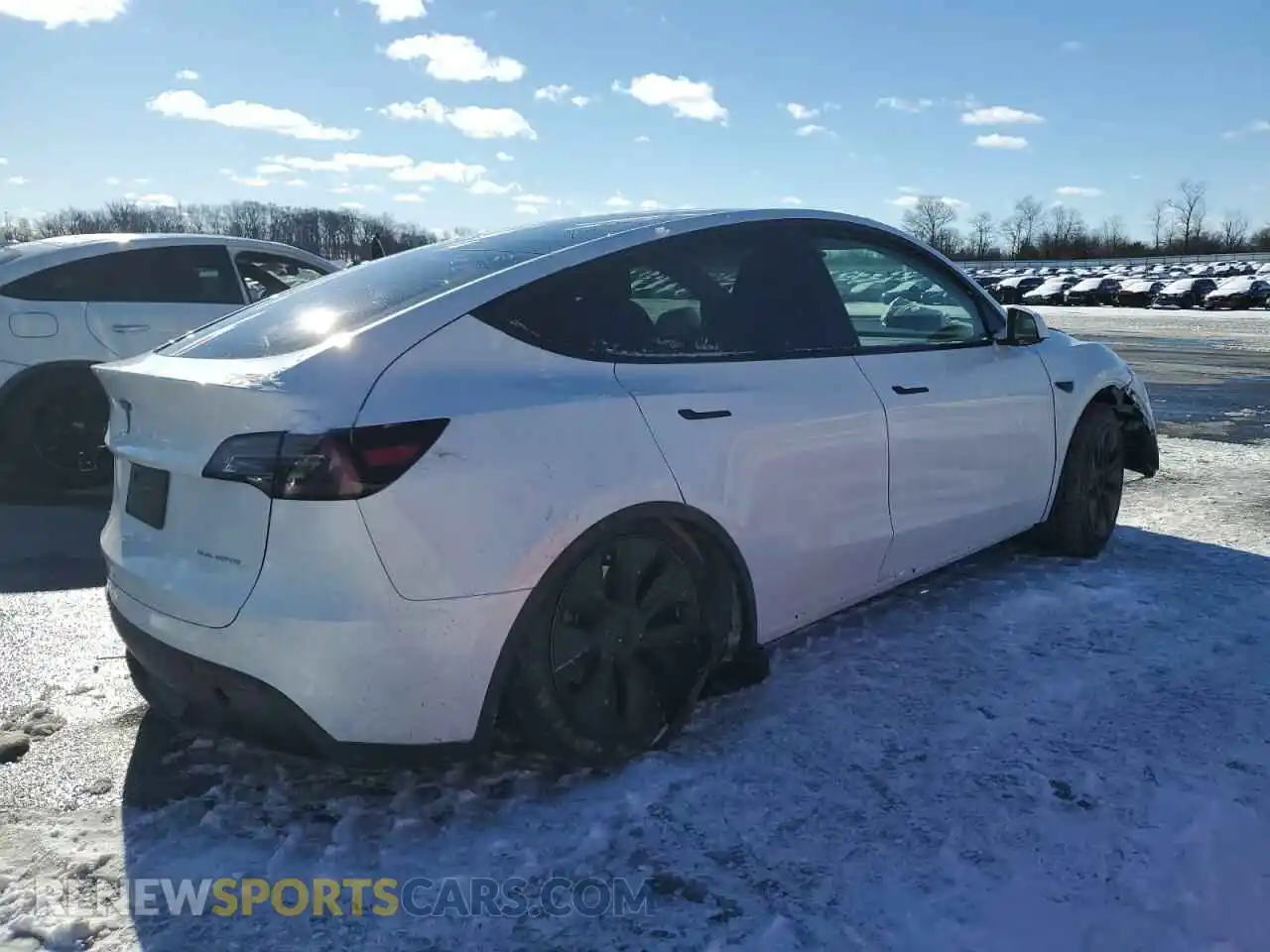 3 Photograph of a damaged car 7SAYGDEE9RA291123 TESLA MODEL Y 2024