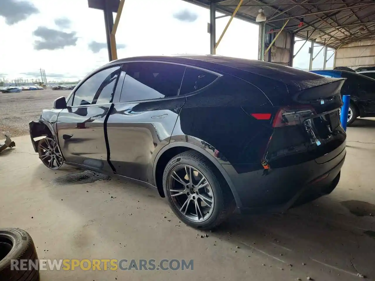 2 Photograph of a damaged car 7SAYGDEE9RA294393 TESLA MODEL Y 2024