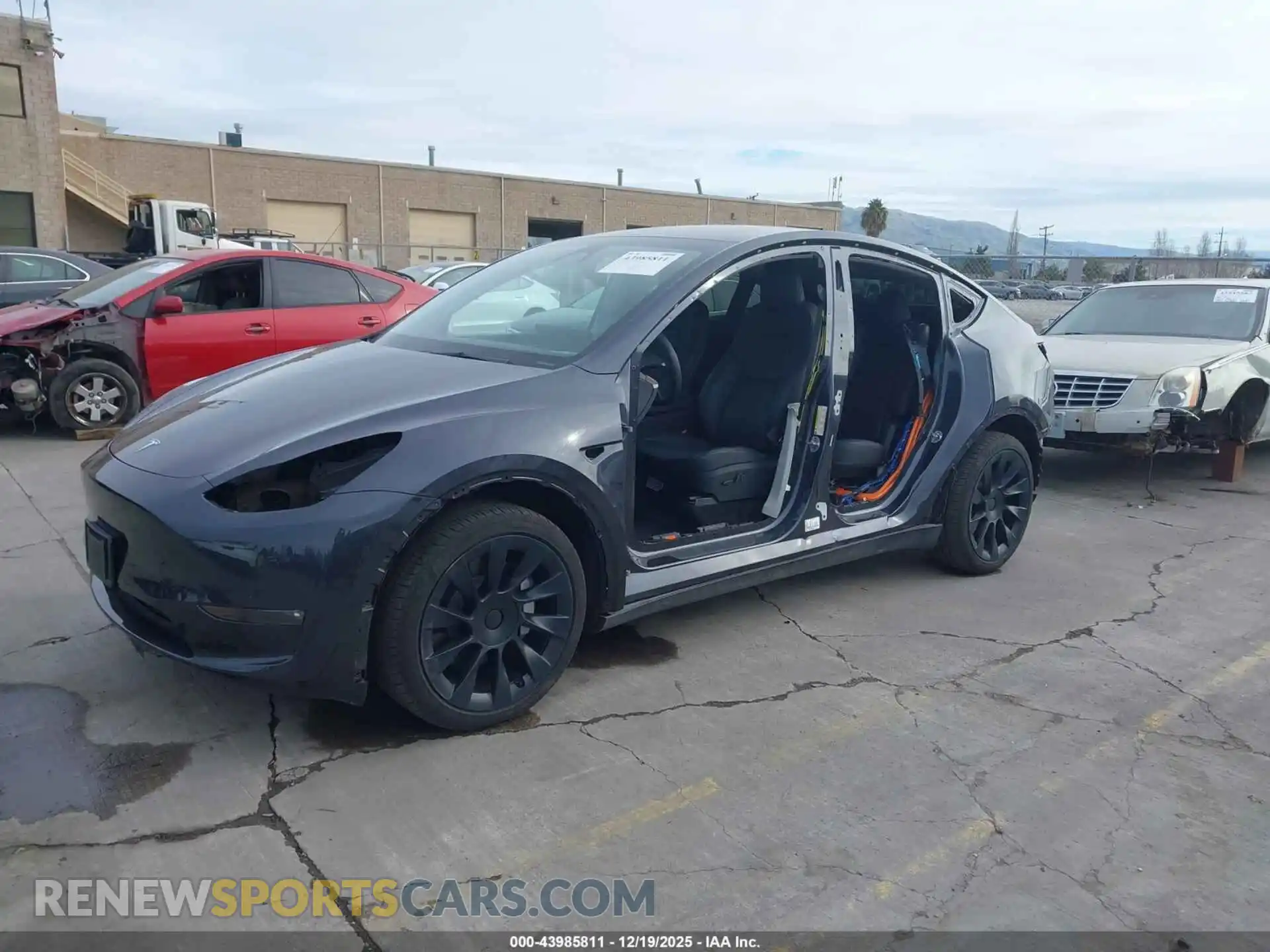 2 Photograph of a damaged car 7SAYGDEE9RF071449 TESLA MODEL Y 2024
