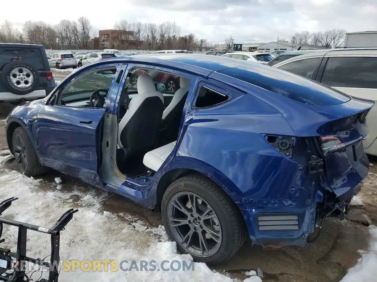 2 Photograph of a damaged car 7SAYGDEE9RF180428 TESLA MODEL Y 2024