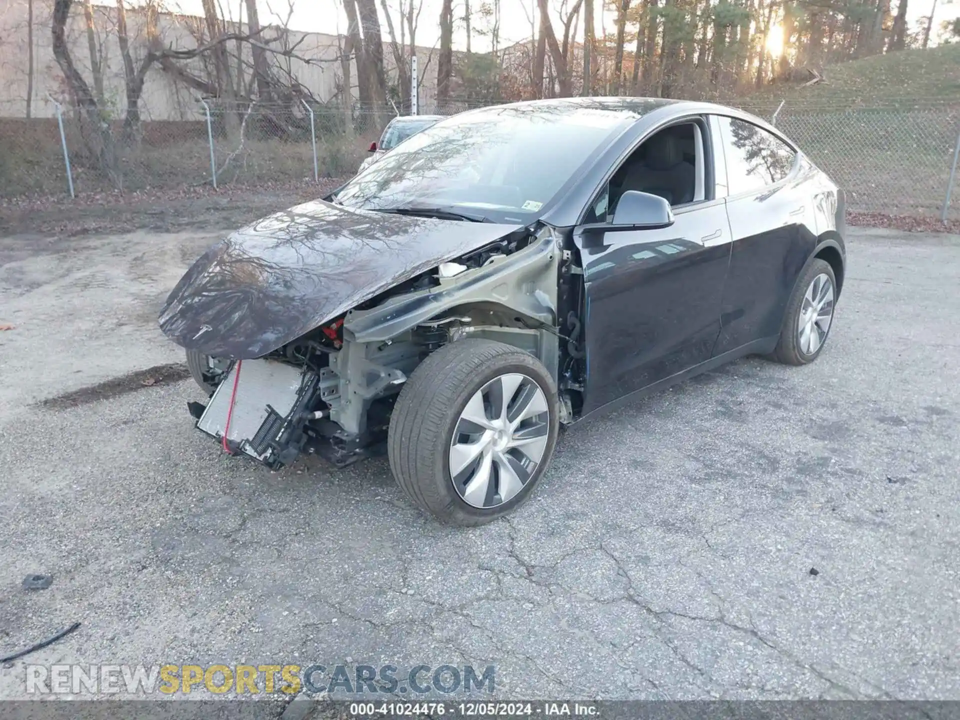 2 fotografías del automóvil dañado 7SAYGDEEXRA227639 TESLA MODEL Y 2024