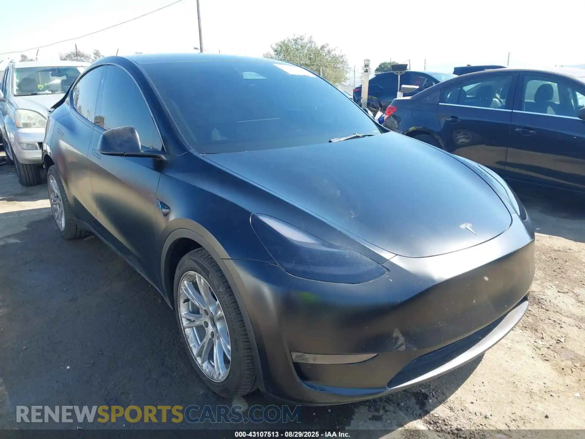 1 Photograph of a damaged car 7SAYGDEEXRA238558 TESLA MODEL Y 2024