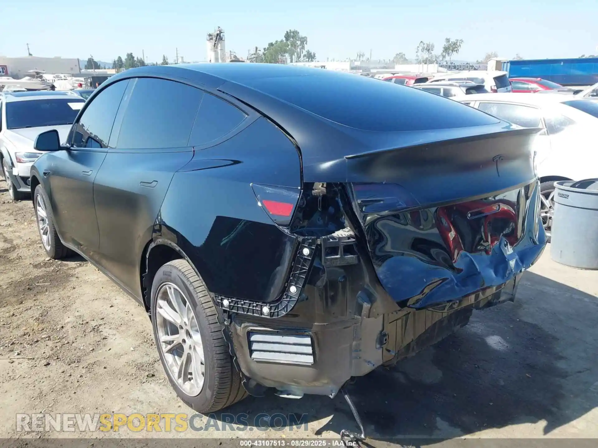 3 Photograph of a damaged car 7SAYGDEEXRA238558 TESLA MODEL Y 2024