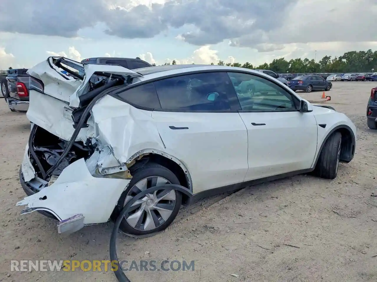 3 Photograph of a damaged car 7SAYGDEEXRA251973 TESLA MODEL Y 2024