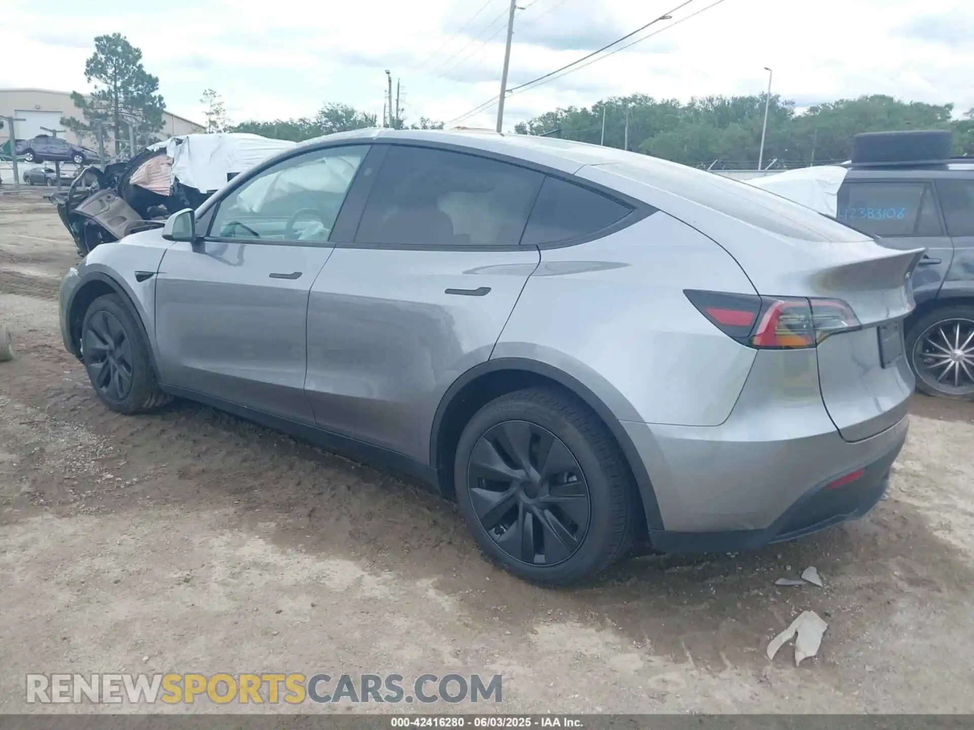 3 Photograph of a damaged car 7SAYGDEEXRA294970 TESLA MODEL Y 2024